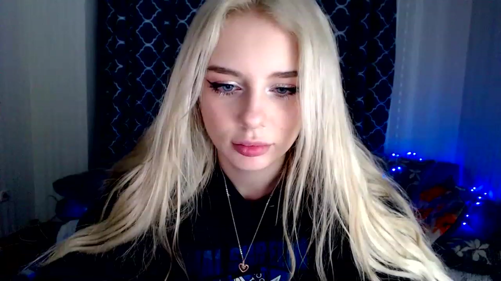 Gallery image thumbnail from Ririma_xo's myfreecams stream on, 11/27/2022, 16:39 image 20 of 20