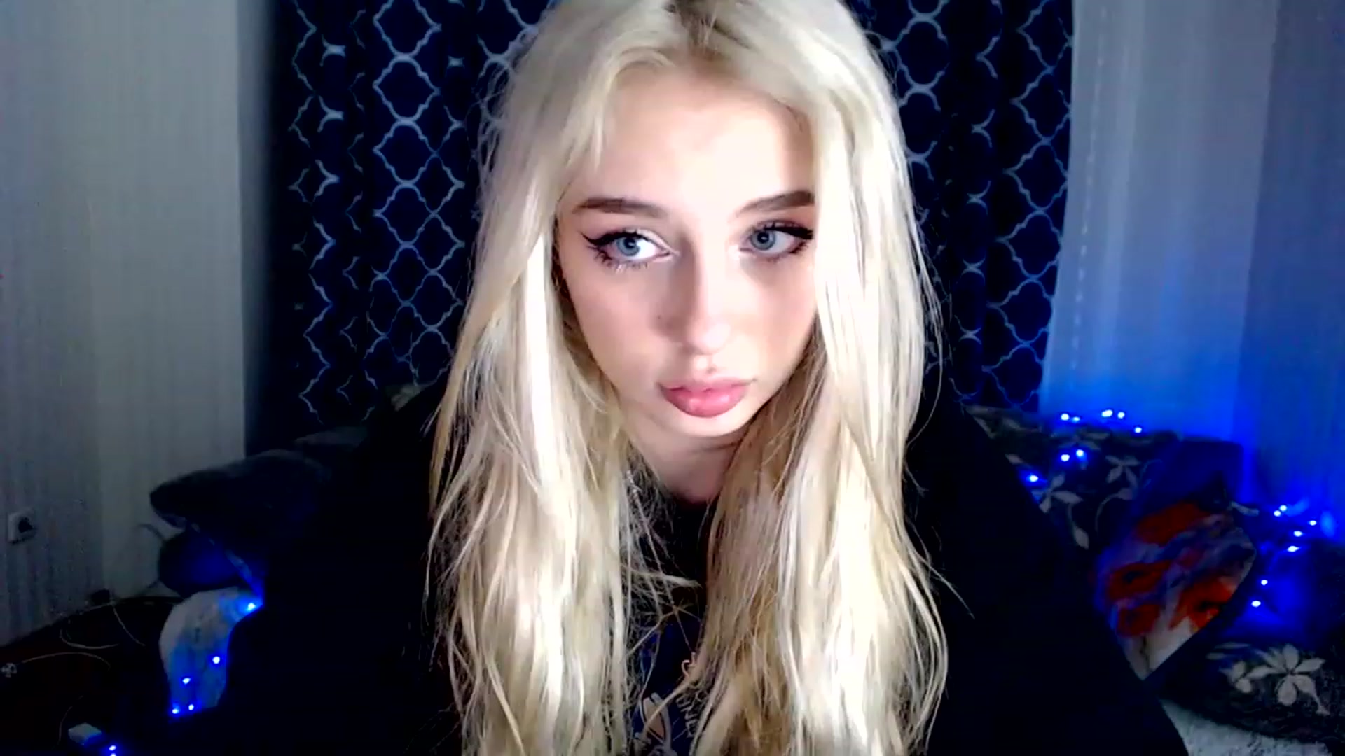 Gallery image thumbnail from Ririma_xo's myfreecams stream on, 11/27/2022, 16:39 image 9 of 20