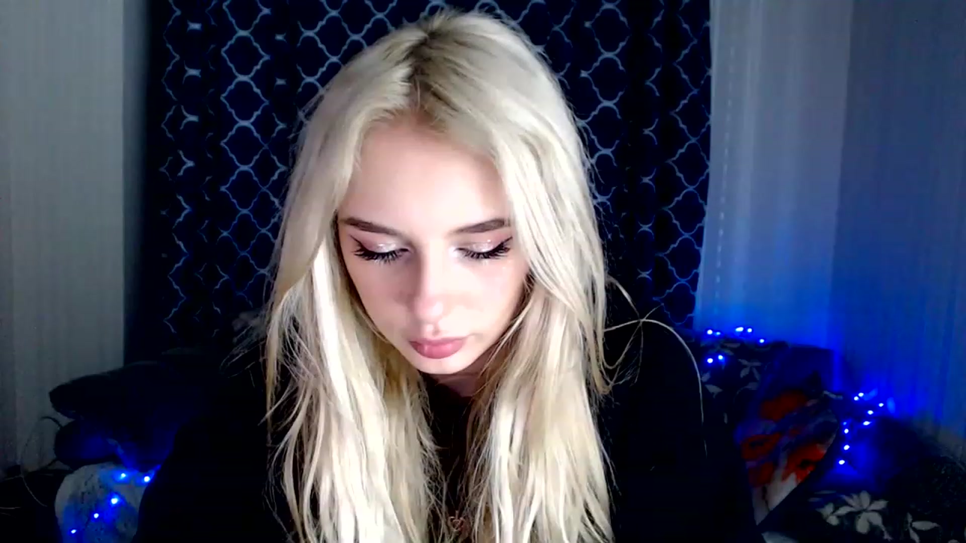 Gallery image thumbnail from Ririma_xo's myfreecams stream on, 11/27/2022, 16:39 image 1 of 20