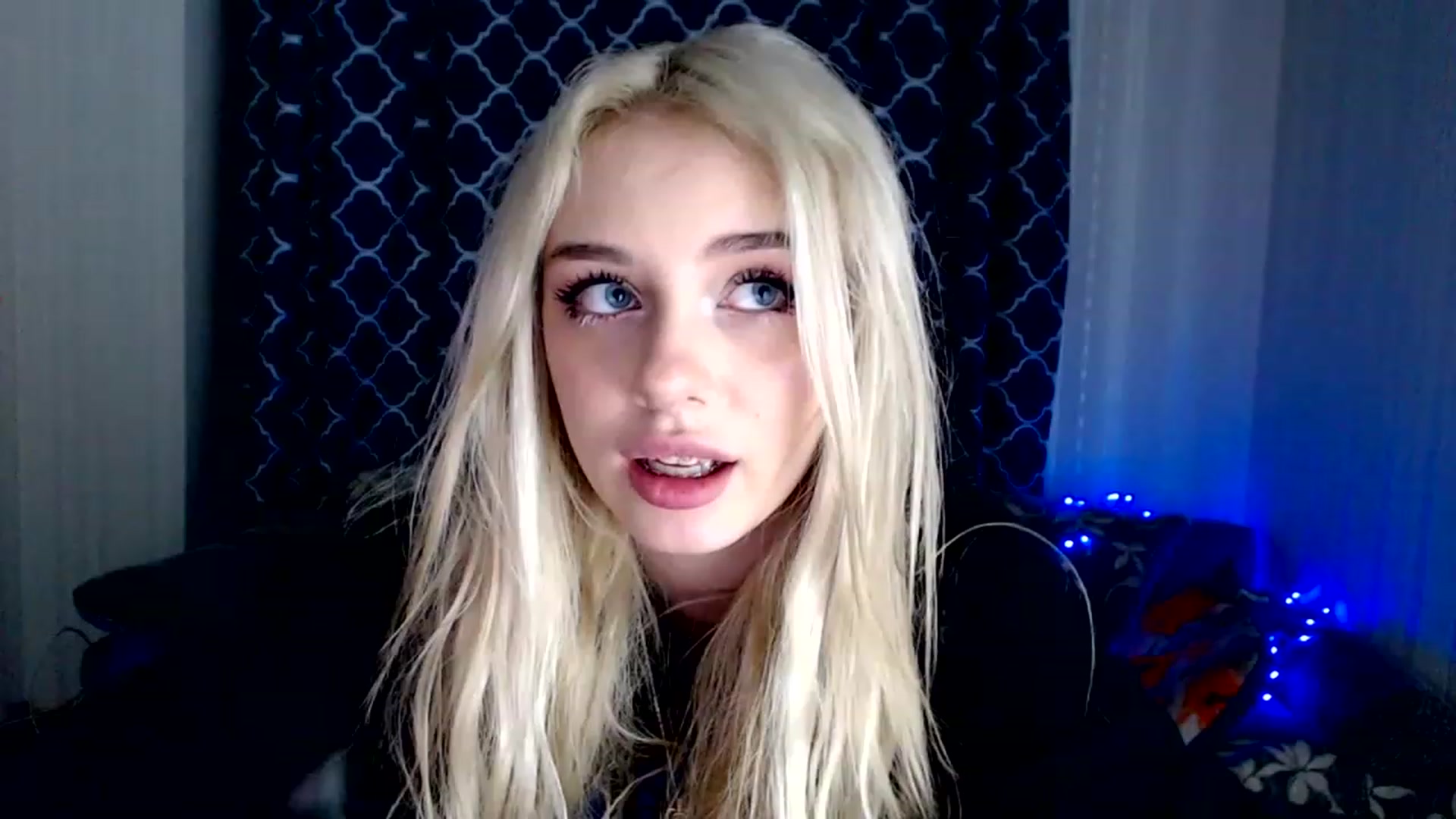 Gallery image thumbnail from Ririma_xo's myfreecams stream on, 11/27/2022, 16:39 image 3 of 20