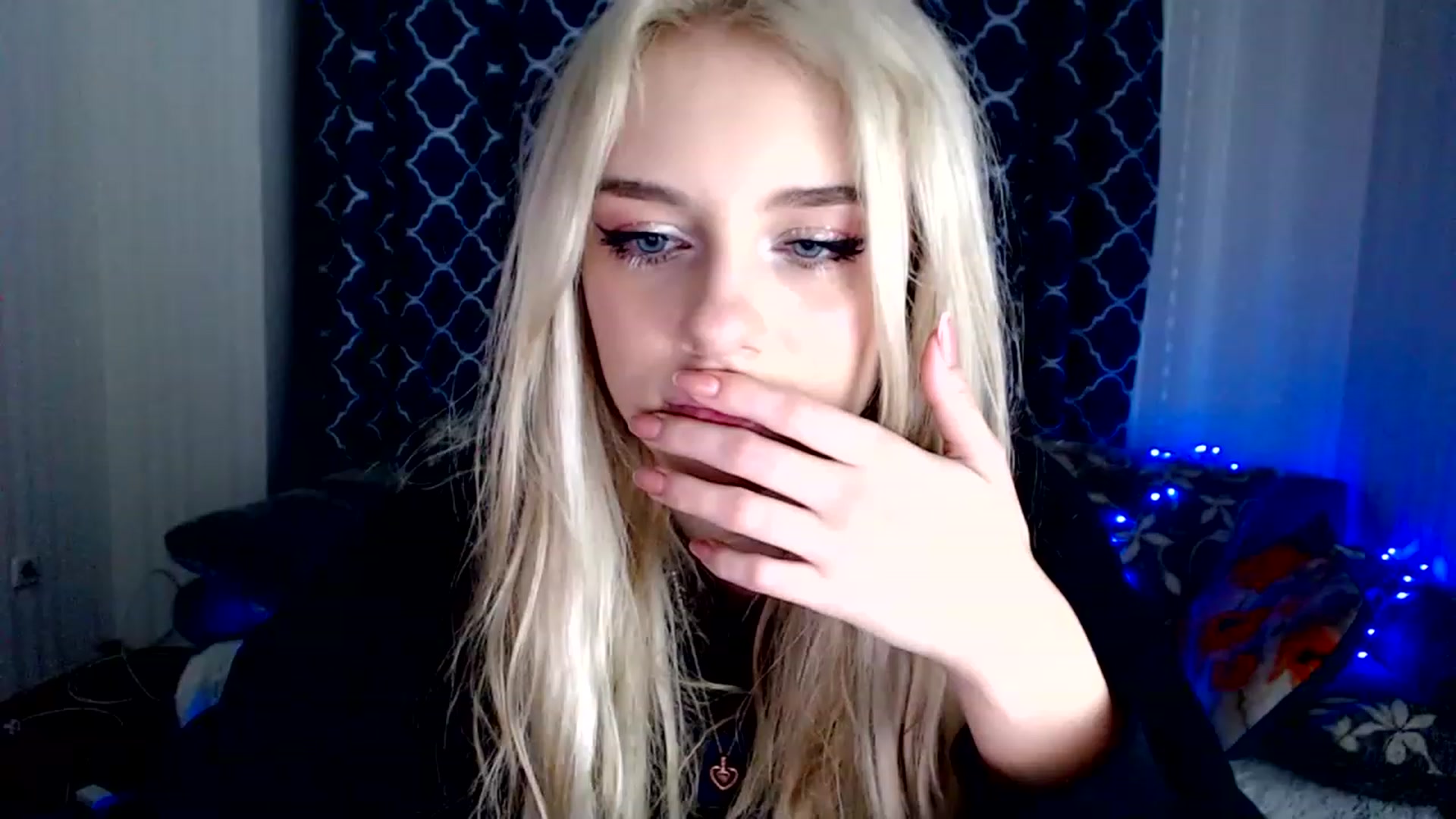 Gallery image thumbnail from Ririma_xo's myfreecams stream on, 11/27/2022, 16:39 image 6 of 20