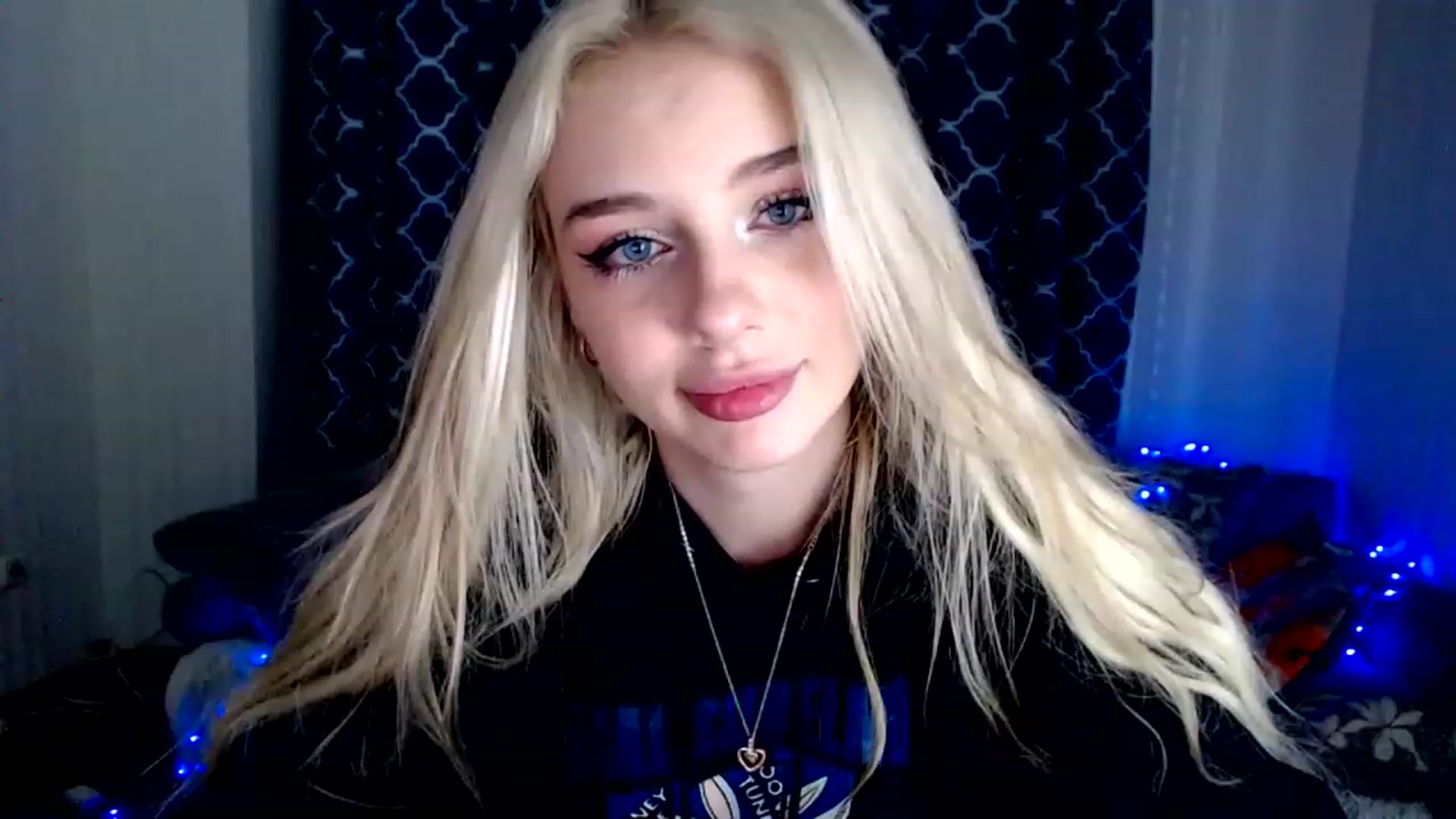 Gallery image thumbnail from Ririma_xo's myfreecams stream on, 11/27/2022, 16:39 image 18 of 20