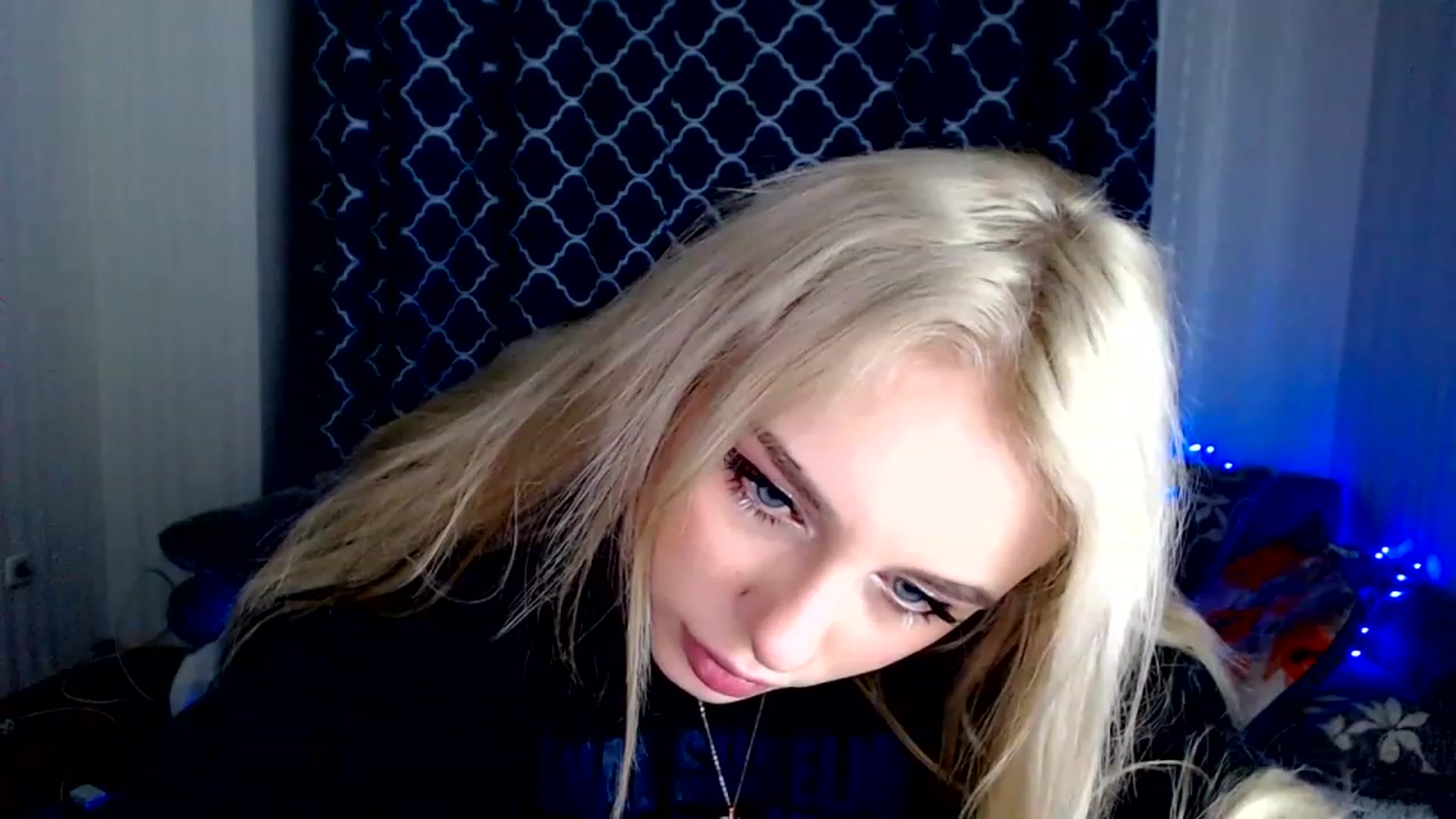 Gallery image thumbnail from Ririma_xo's myfreecams stream on, 11/27/2022, 16:39 image 12 of 20
