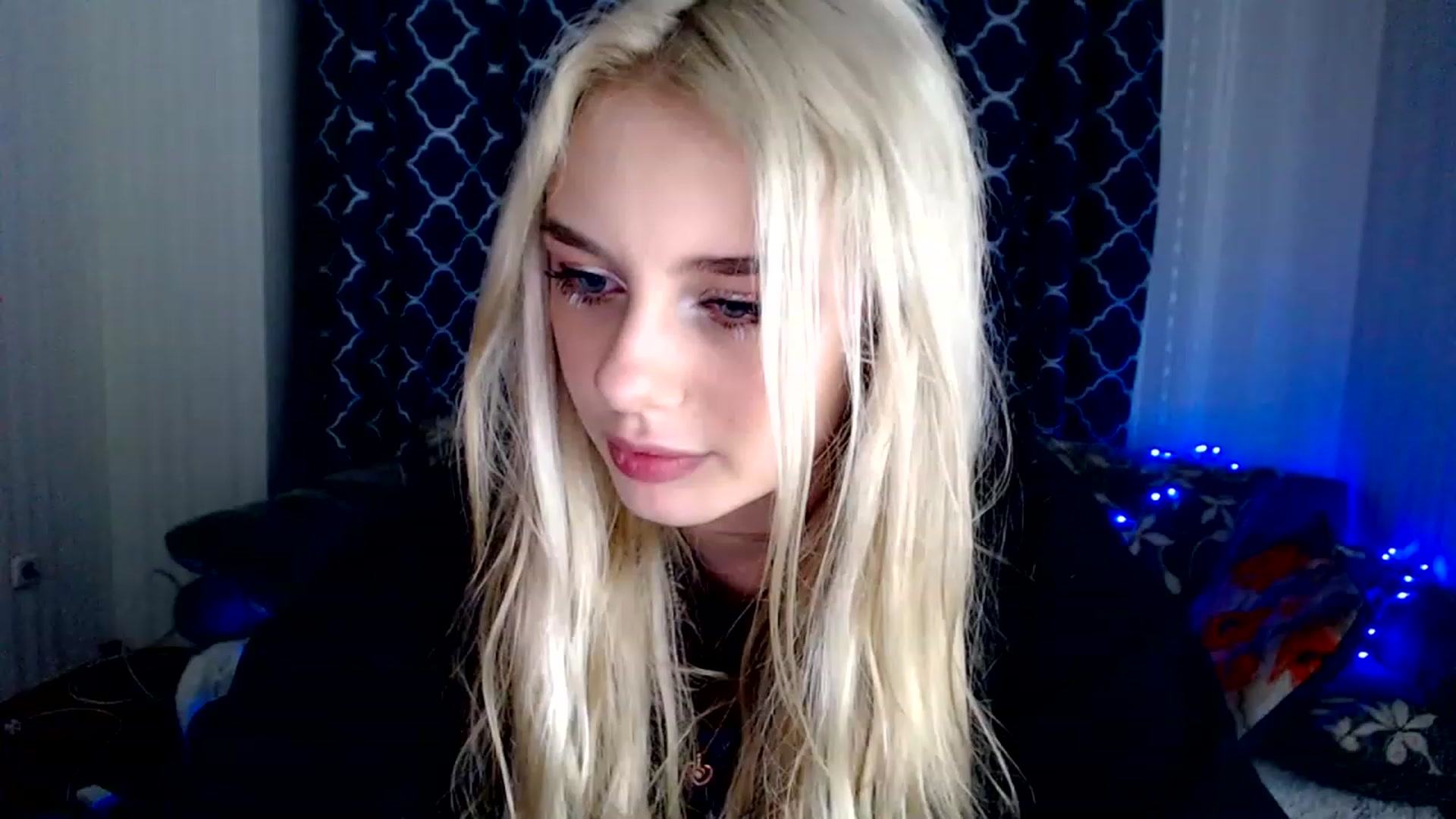 Gallery image thumbnail from Ririma_xo's myfreecams stream on, 11/27/2022, 16:39 image 5 of 20
