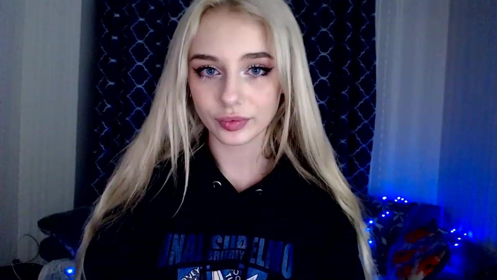 Gallery image thumbnail from Ririma_xo's myfreecams stream on, 11/27/2022, 18:12 image 10 of 20