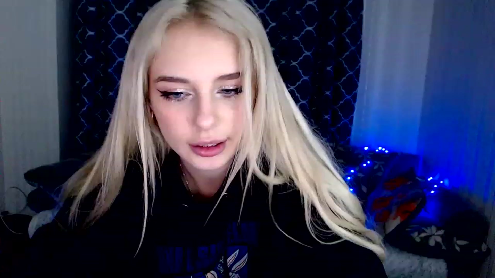 Gallery image thumbnail from Ririma_xo's myfreecams stream on, 11/27/2022, 18:12 image 18 of 20