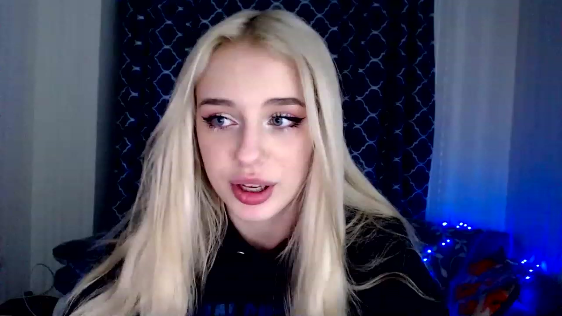 Gallery image thumbnail from Ririma_xo's myfreecams stream on, 11/27/2022, 18:12 image 4 of 20
