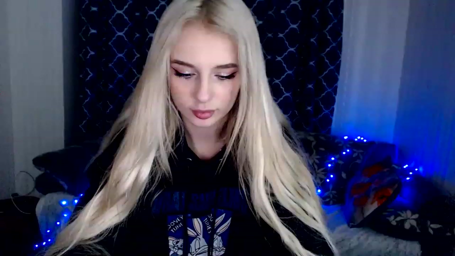 Gallery image thumbnail from Ririma_xo's myfreecams stream on, 11/27/2022, 18:12 image 12 of 20