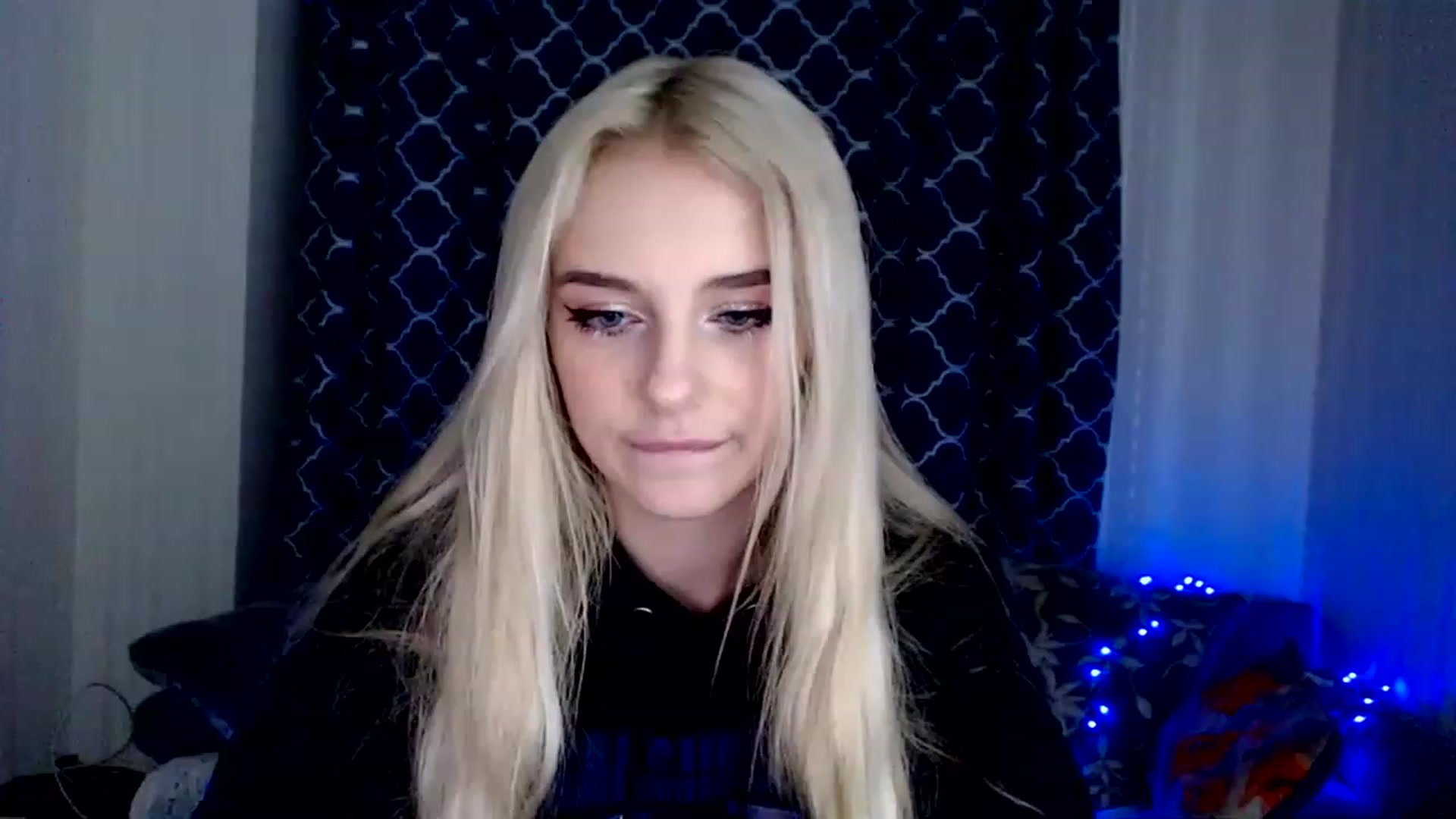 Gallery image thumbnail from Ririma_xo's myfreecams stream on, 11/27/2022, 18:12 image 5 of 20