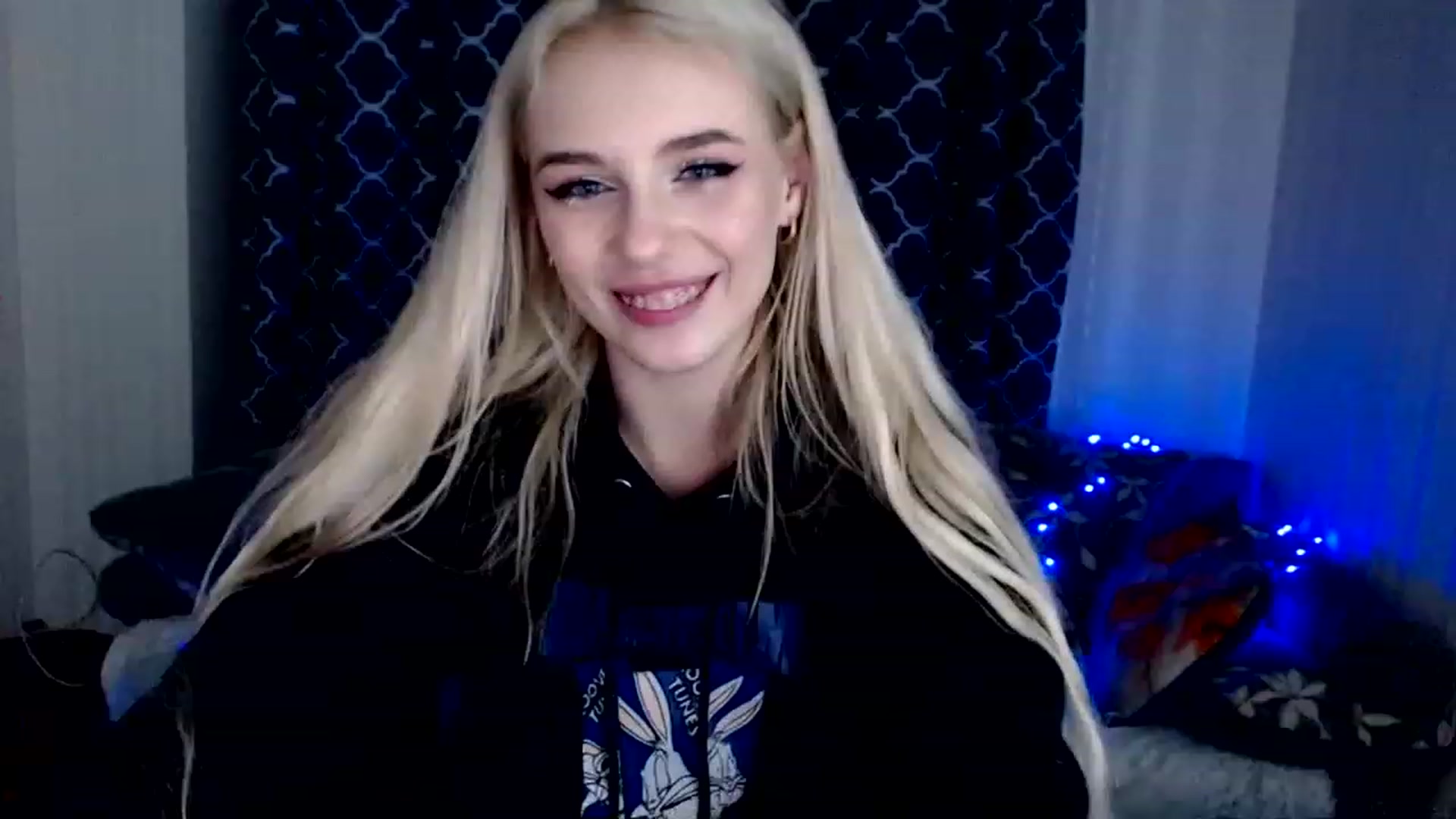 Gallery image thumbnail from Ririma_xo's myfreecams stream on, 11/27/2022, 18:12 image 14 of 20