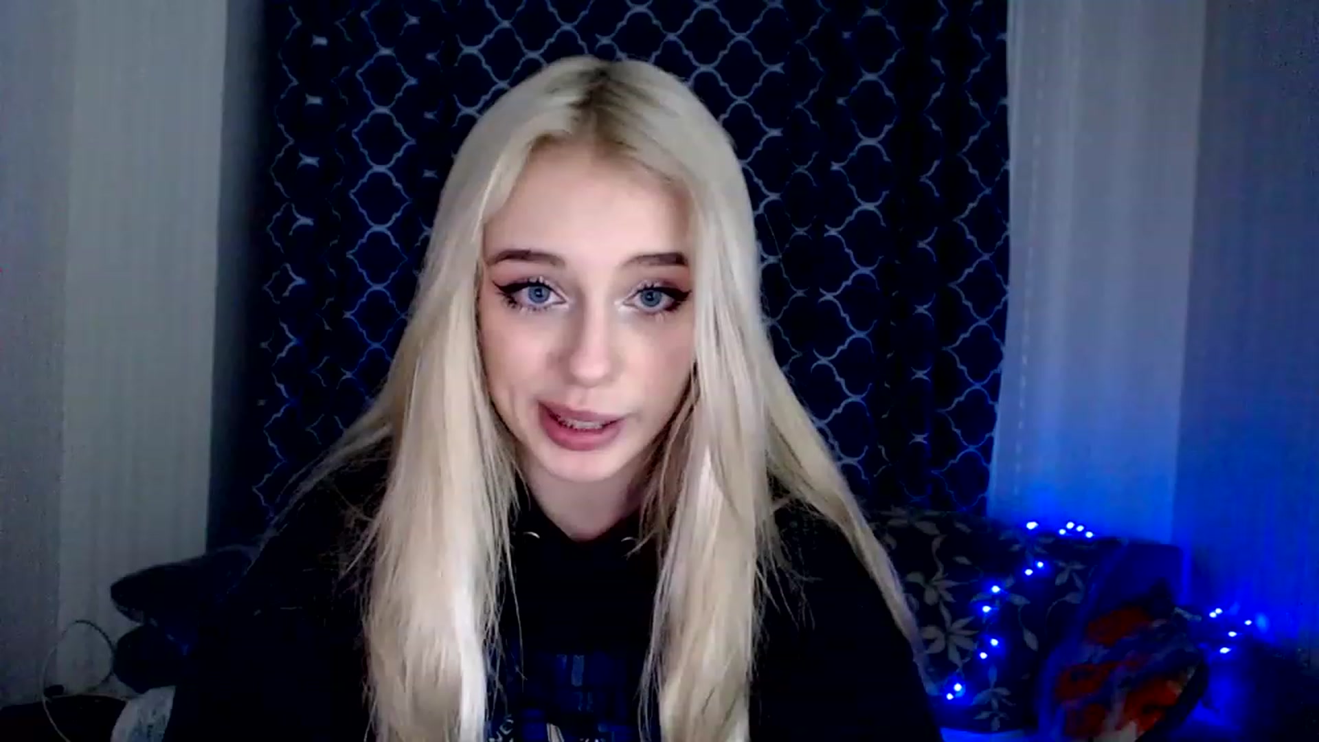 Gallery image thumbnail from Ririma_xo's myfreecams stream on, 11/27/2022, 18:12 image 6 of 20
