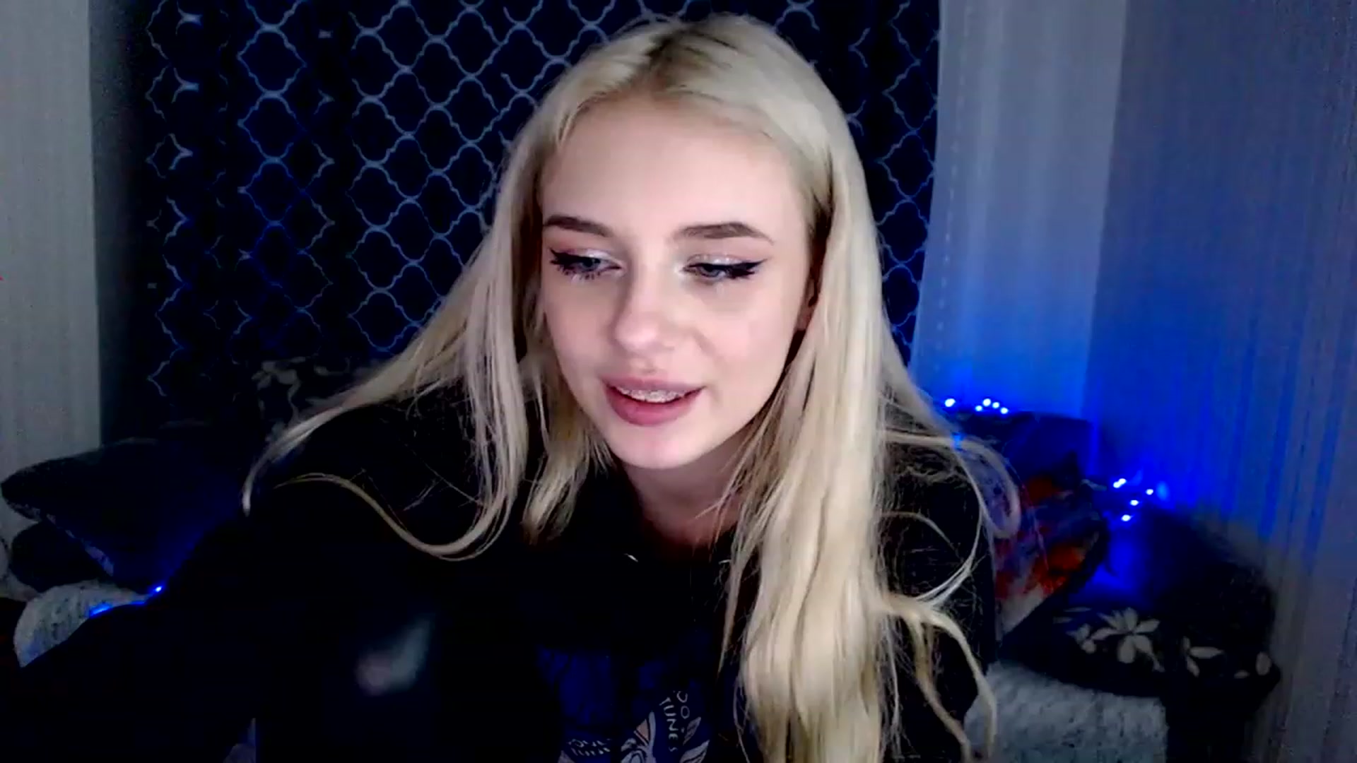 Gallery image thumbnail from Ririma_xo's myfreecams stream on, 11/27/2022, 18:45 image 5 of 20