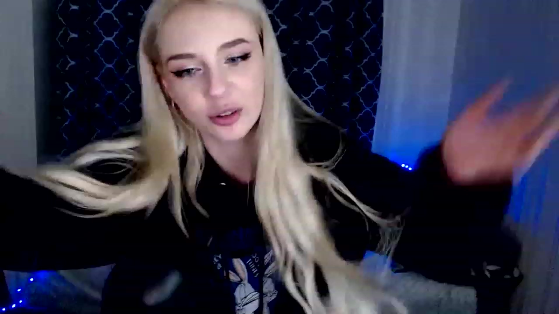 Gallery image thumbnail from Ririma_xo's myfreecams stream on, 11/27/2022, 18:45 image 7 of 20