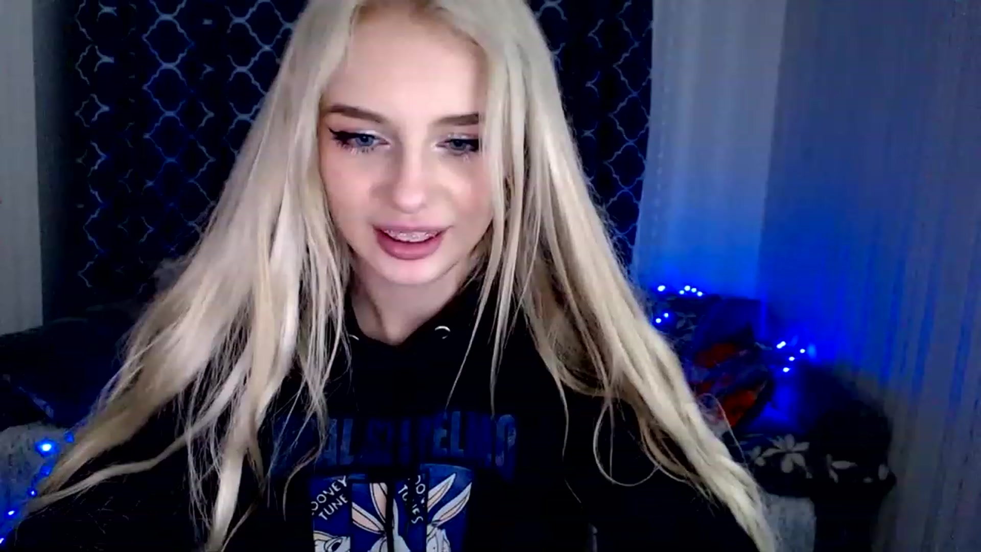 Gallery image thumbnail from Ririma_xo's myfreecams stream on, 11/27/2022, 18:45 image 15 of 20