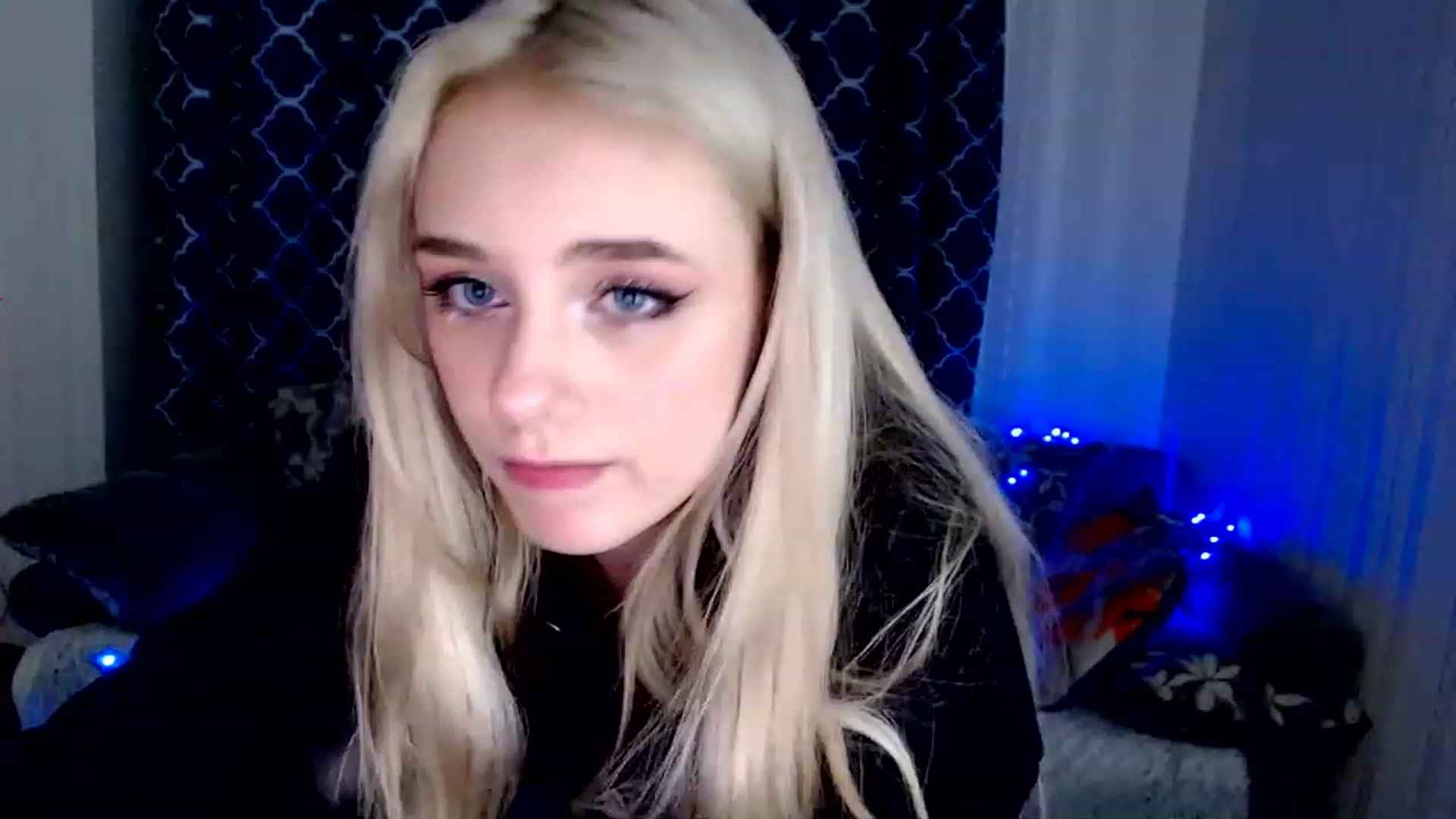 Gallery image thumbnail from Ririma_xo's myfreecams stream on, 11/27/2022, 18:45 image 6 of 20
