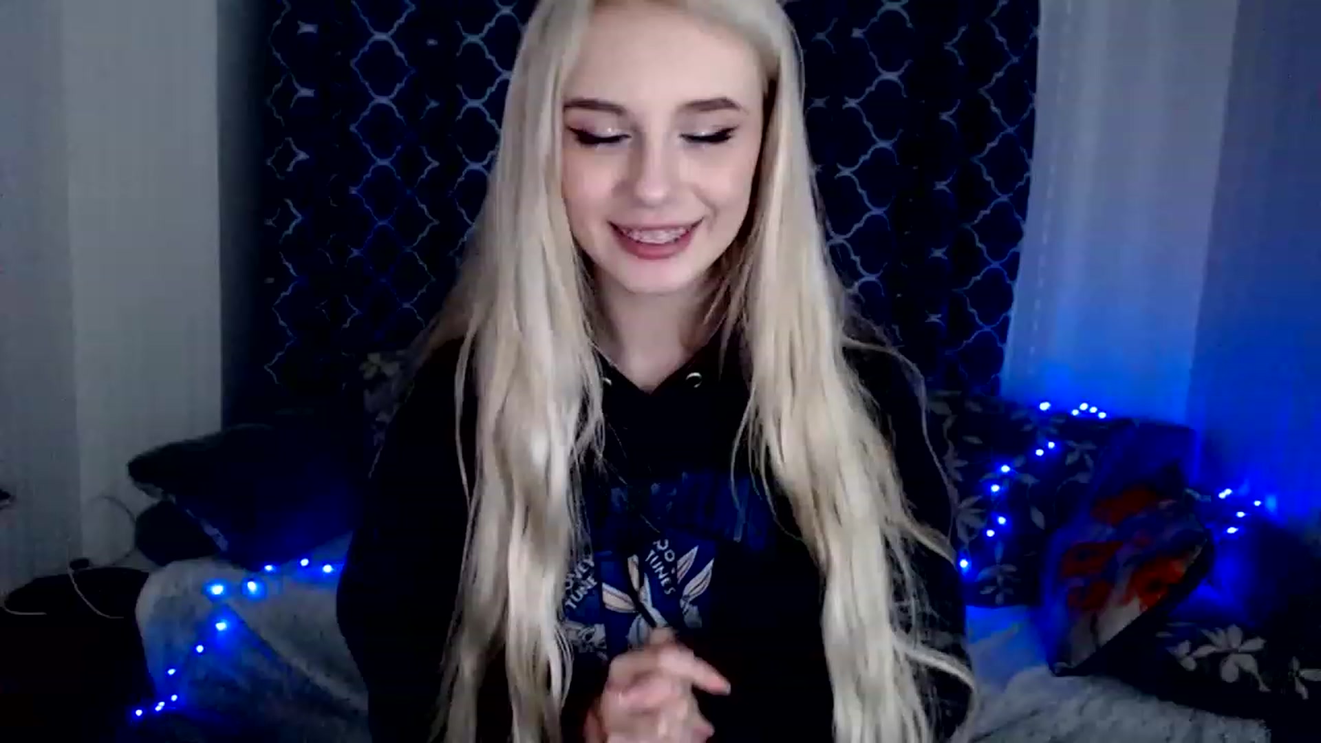 Gallery image thumbnail from Ririma_xo's myfreecams stream on, 11/27/2022, 18:45 image 18 of 20