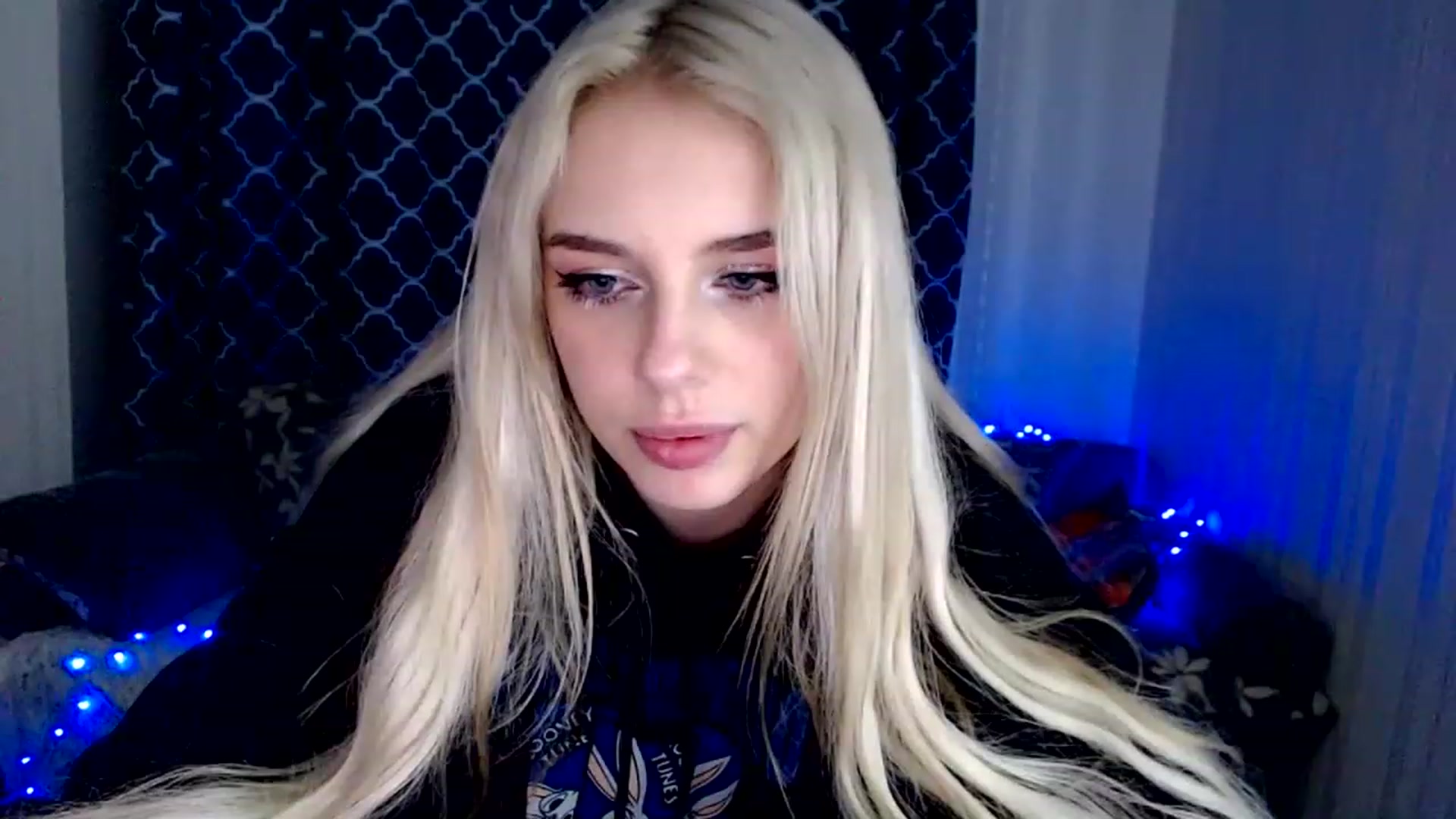 Gallery image thumbnail from Ririma_xo's myfreecams stream on, 11/27/2022, 18:45 image 12 of 20