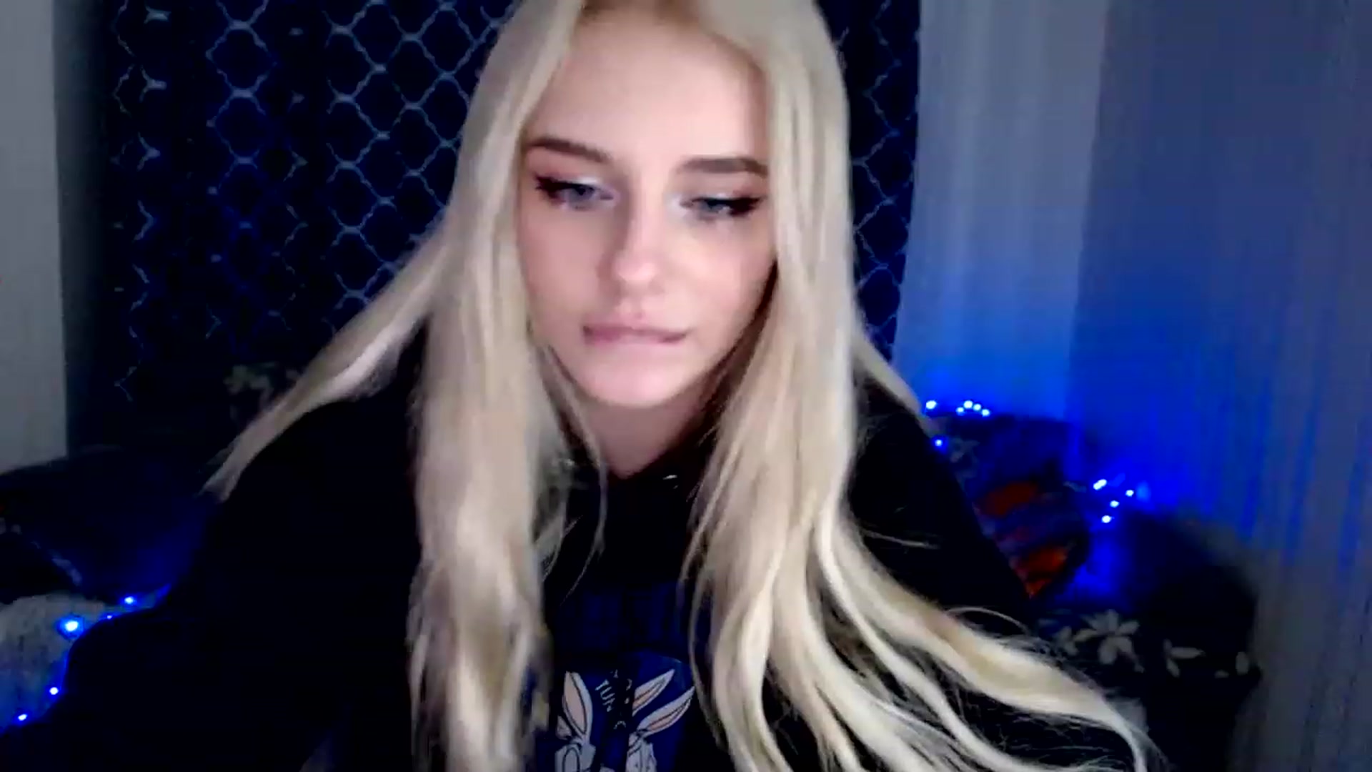 Gallery image thumbnail from Ririma_xo's myfreecams stream on, 11/27/2022, 18:45 image 14 of 20