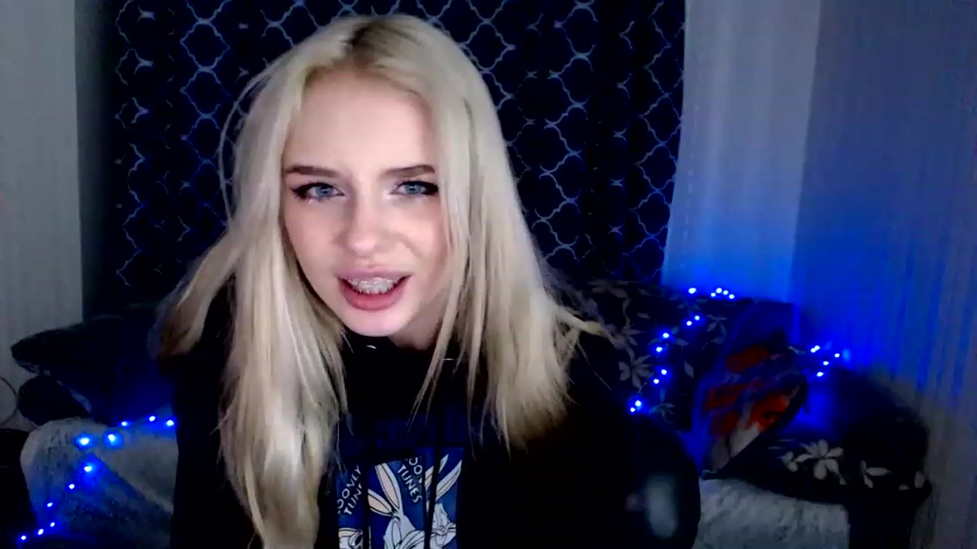 Gallery image thumbnail from Ririma_xo's myfreecams stream on, 11/27/2022, 18:45 image 1 of 20