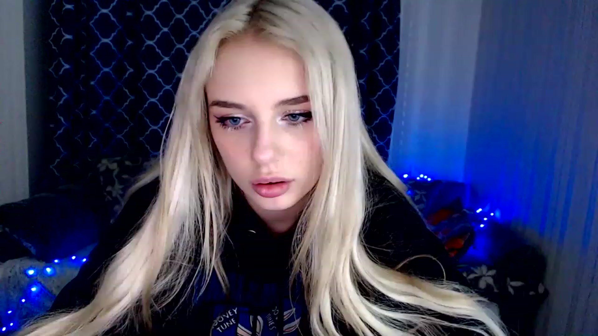 Gallery image thumbnail from Ririma_xo's myfreecams stream on, 11/27/2022, 18:45 image 13 of 20