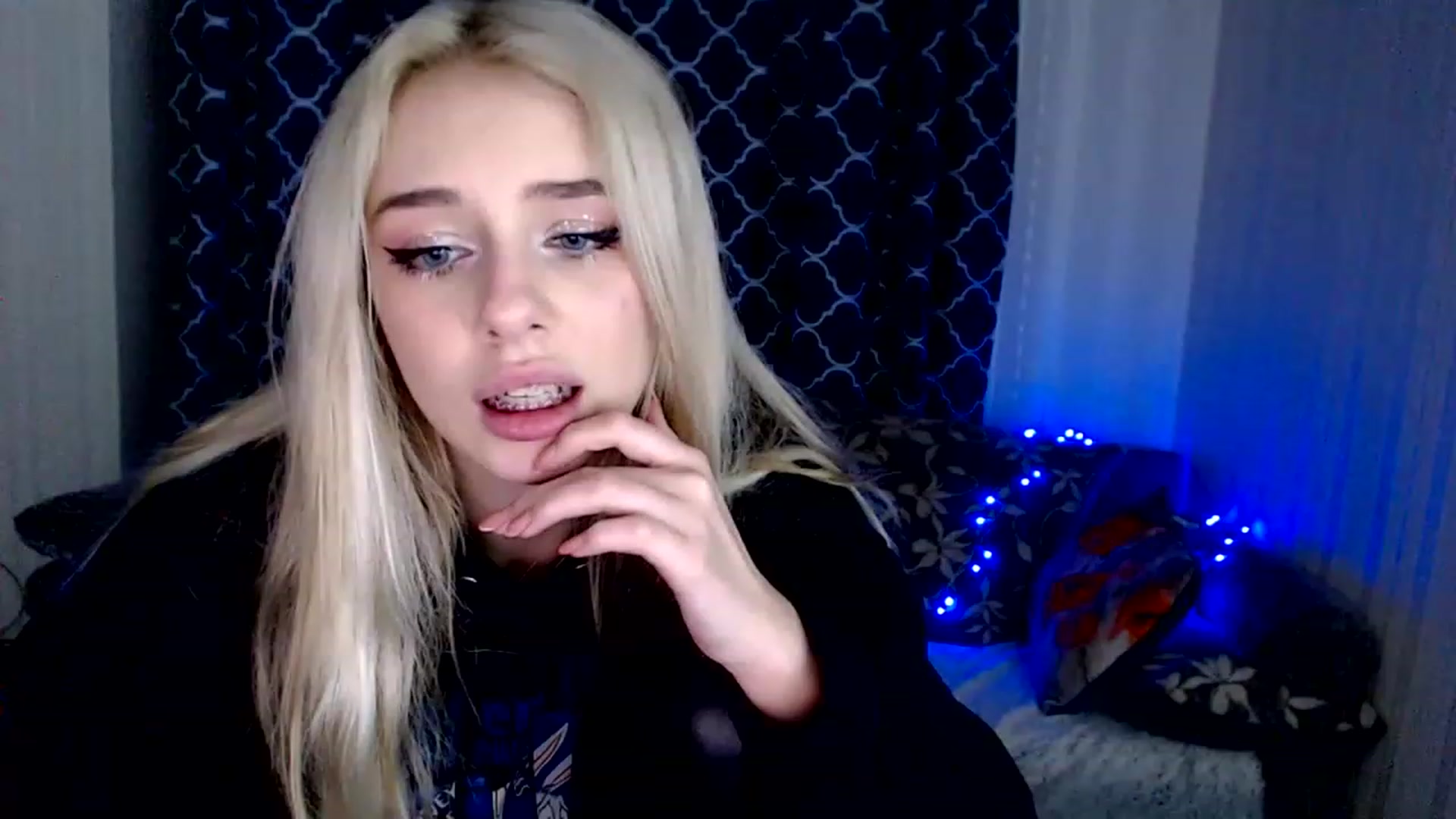Gallery image thumbnail from Ririma_xo's myfreecams stream on, 11/27/2022, 18:45 image 3 of 20