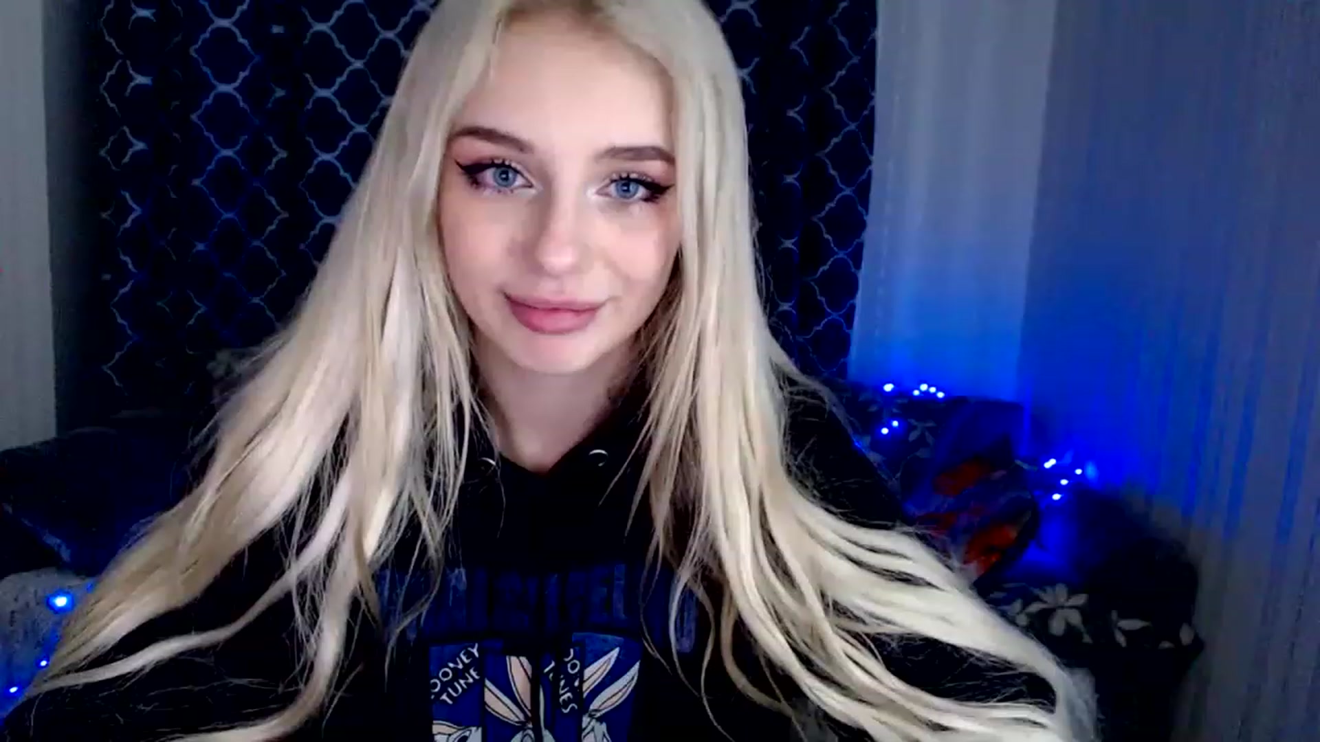 Gallery image thumbnail from Ririma_xo's myfreecams stream on, 11/27/2022, 18:45 image 16 of 20