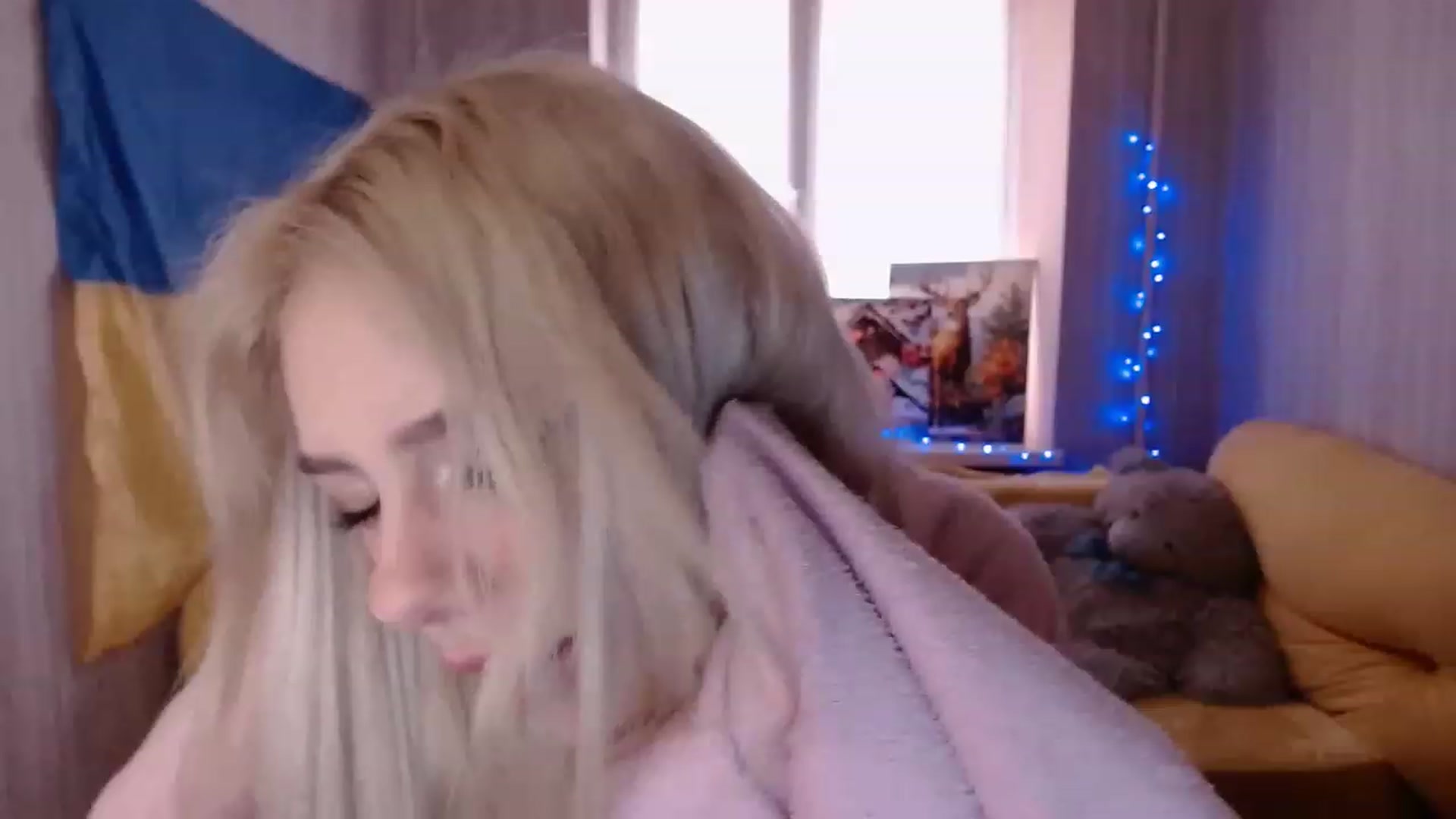 Gallery image thumbnail from Ririma_xo's myfreecams stream on, 12/02/2022, 09:39 image 16 of 20