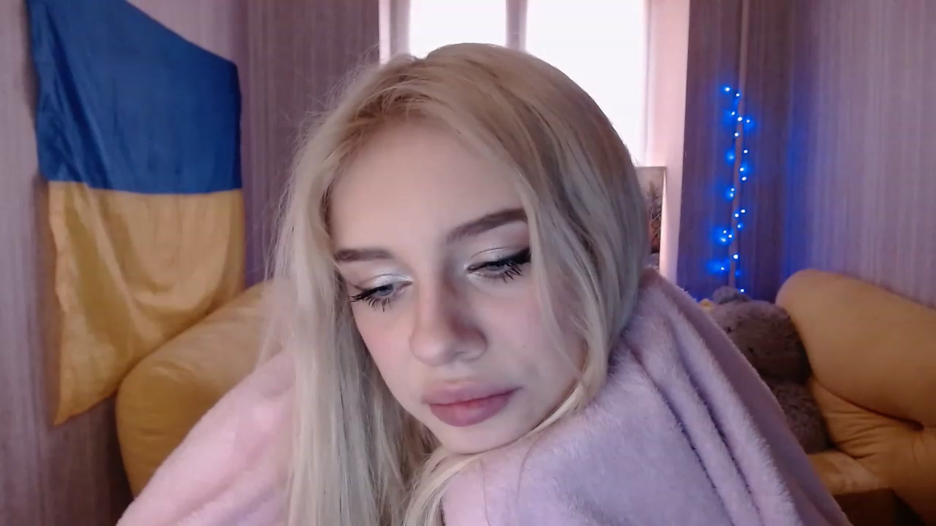 Gallery image thumbnail from Ririma_xo's myfreecams stream on, 12/02/2022, 09:39 image 17 of 20