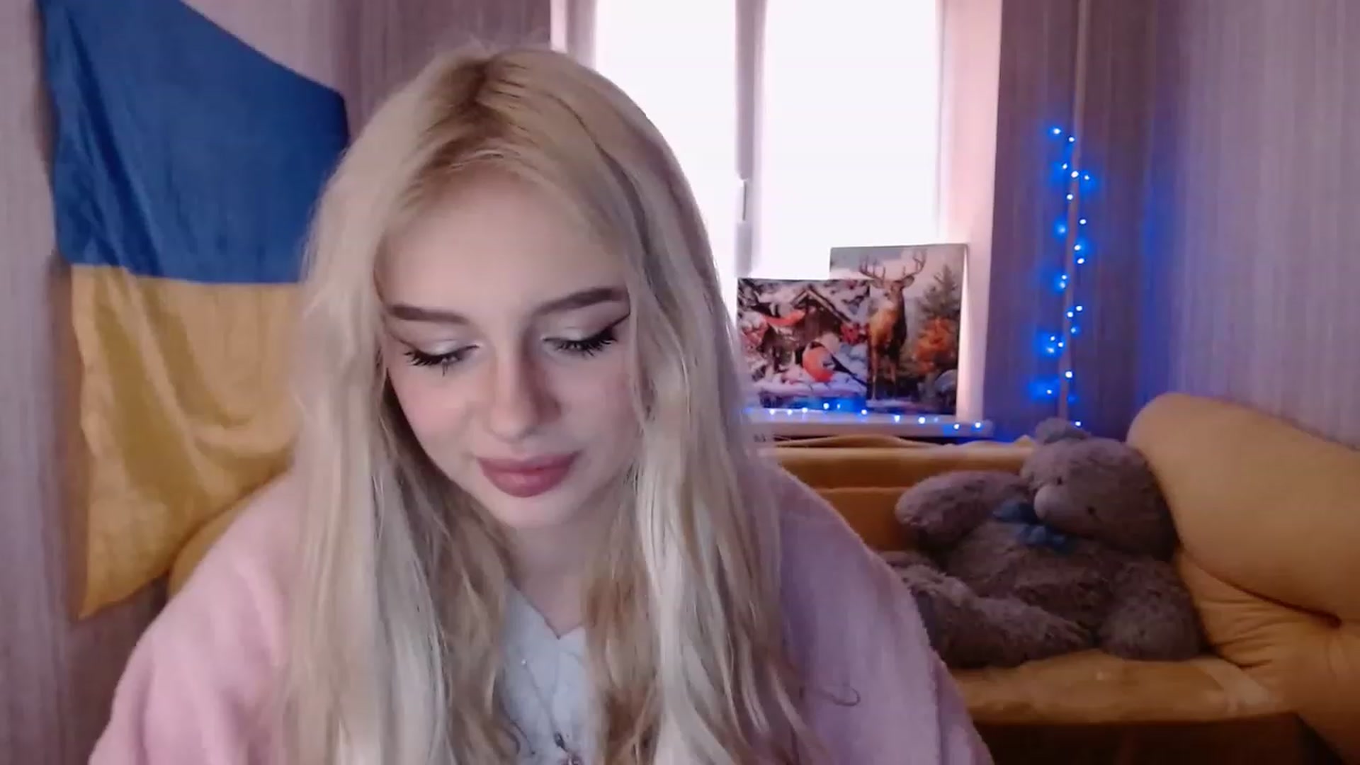 Gallery image thumbnail from Ririma_xo's myfreecams stream on, 12/02/2022, 09:39 image 11 of 20
