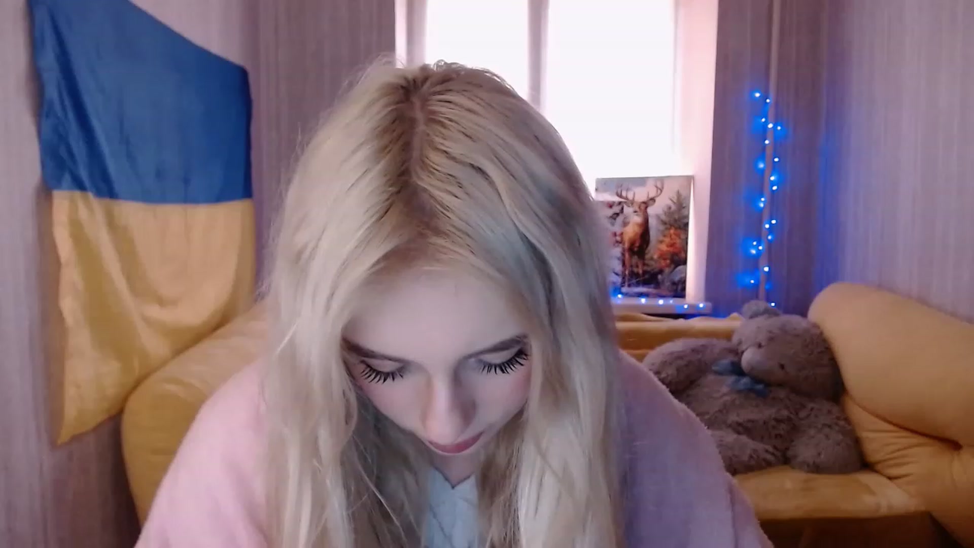 Gallery image thumbnail from Ririma_xo's myfreecams stream on, 12/02/2022, 09:39 image 10 of 20
