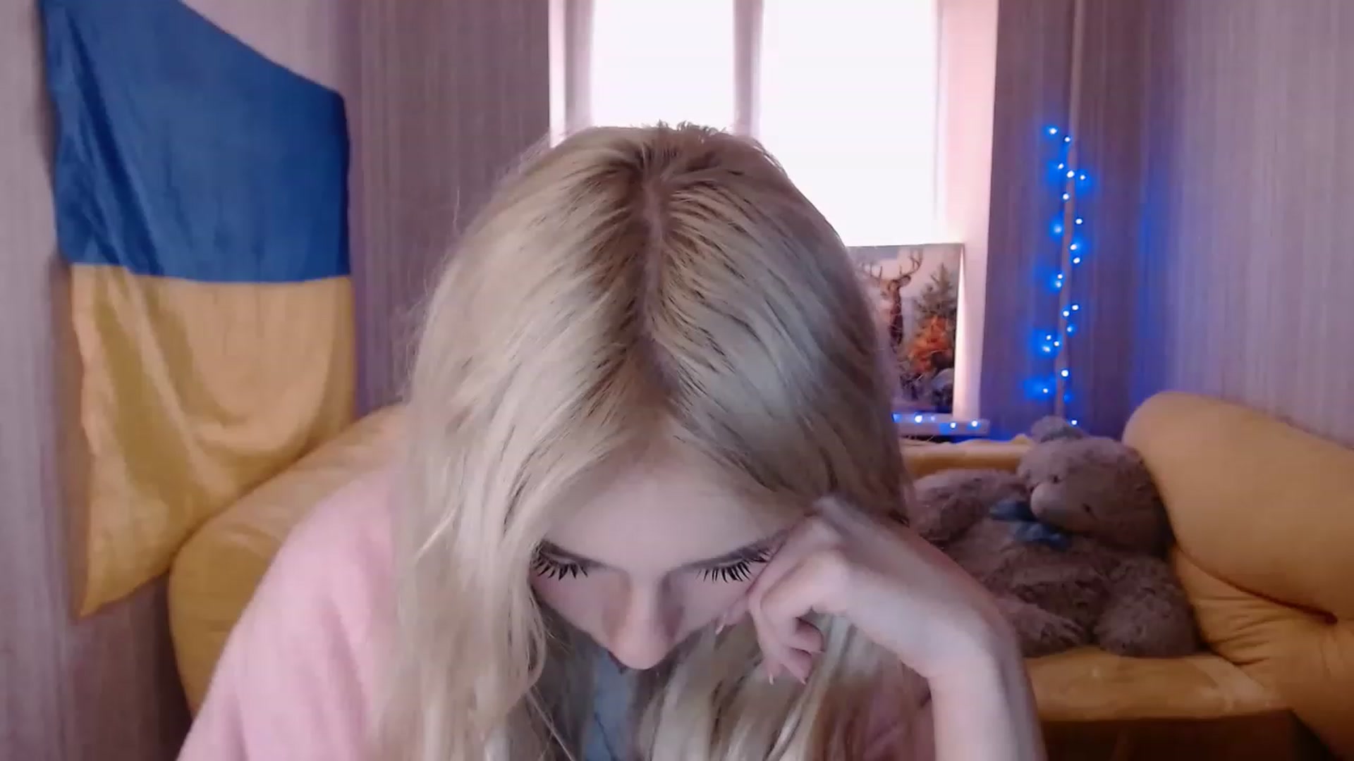 Gallery image thumbnail from Ririma_xo's myfreecams stream on, 12/02/2022, 09:39 image 5 of 20