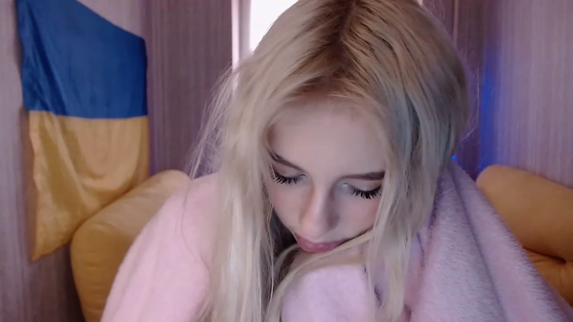 Gallery image thumbnail from Ririma_xo's myfreecams stream on, 12/02/2022, 09:39 image 14 of 20