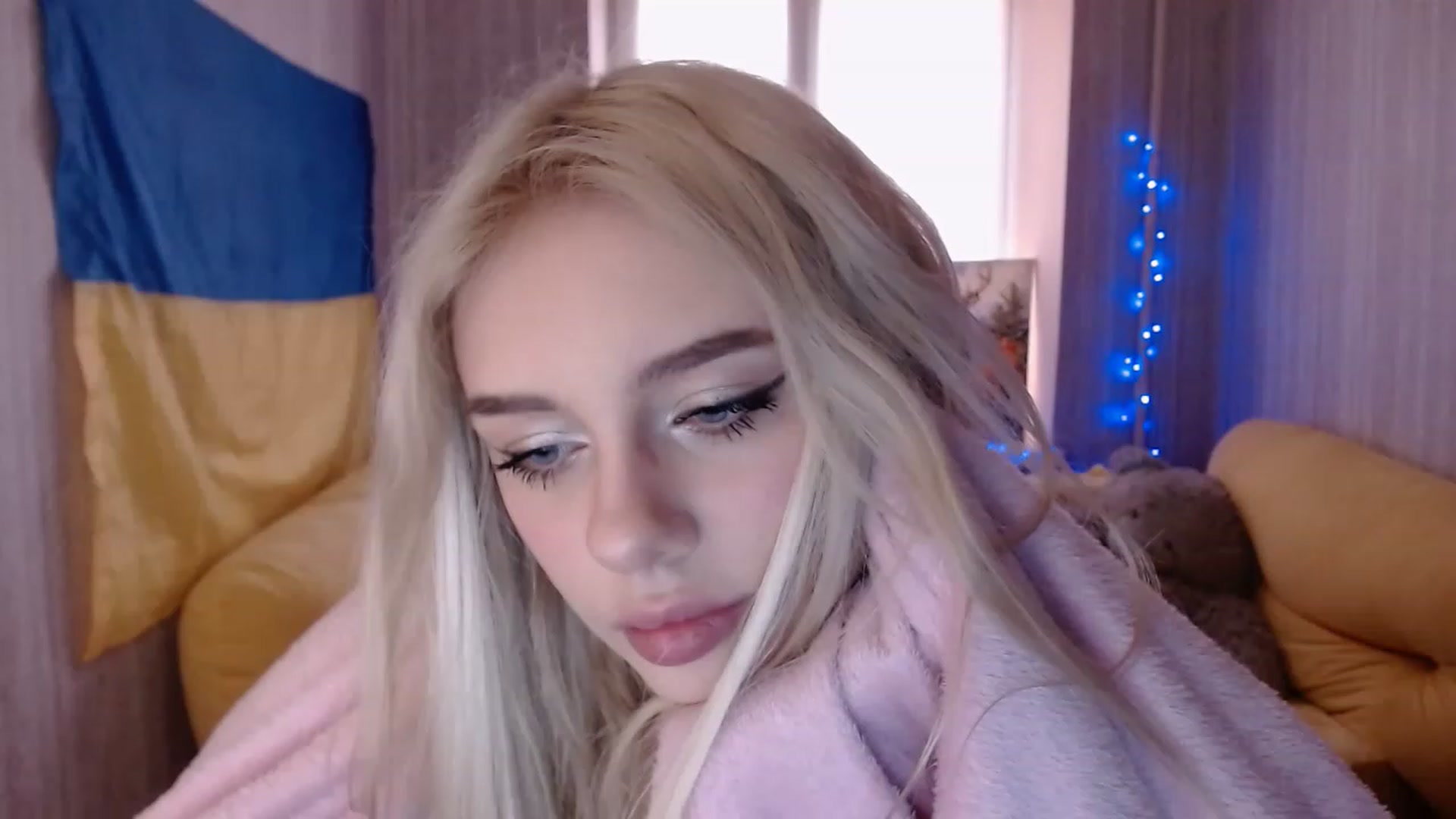 Gallery image thumbnail from Ririma_xo's myfreecams stream on, 12/02/2022, 09:39 image 15 of 20