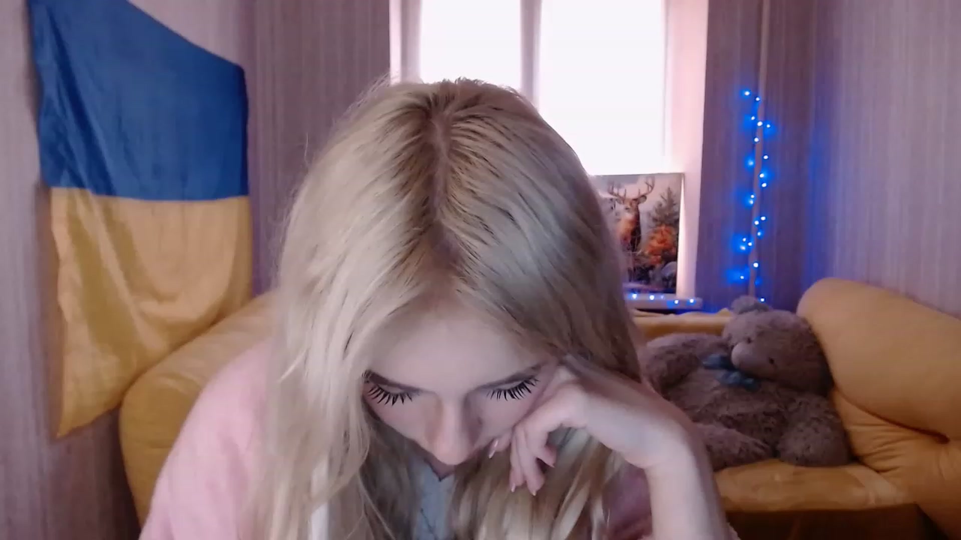Gallery image thumbnail from Ririma_xo's myfreecams stream on, 12/02/2022, 09:39 image 2 of 20