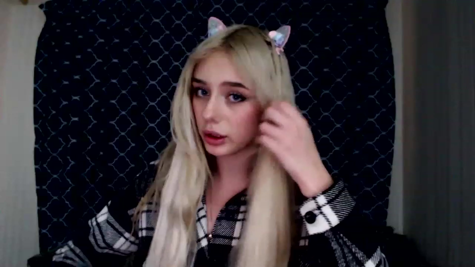Gallery image thumbnail from Ririma_xo's myfreecams stream on, 12/03/2022, 11:24 image 19 of 20