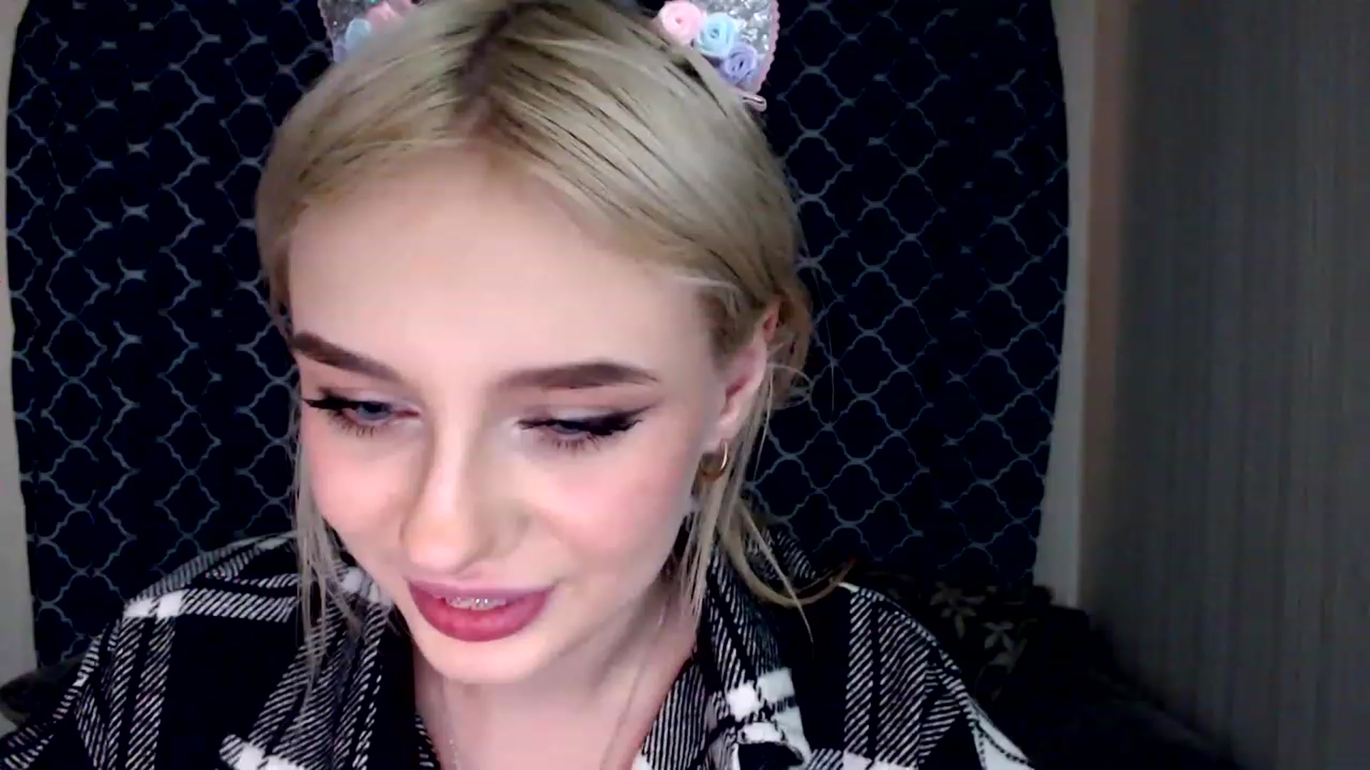 Gallery image thumbnail from Ririma_xo's myfreecams stream on, 12/03/2022, 11:24 image 7 of 20