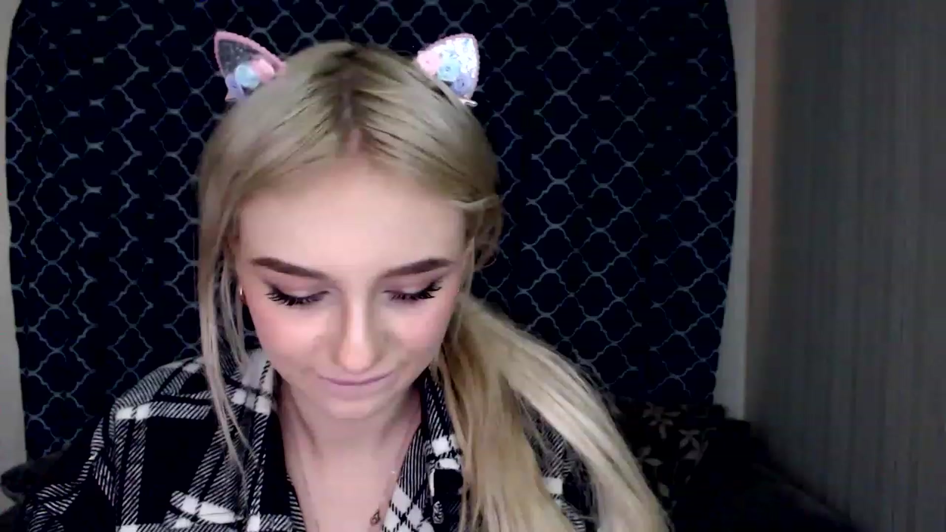 Gallery image thumbnail from Ririma_xo's myfreecams stream on, 12/03/2022, 11:24 image 8 of 20