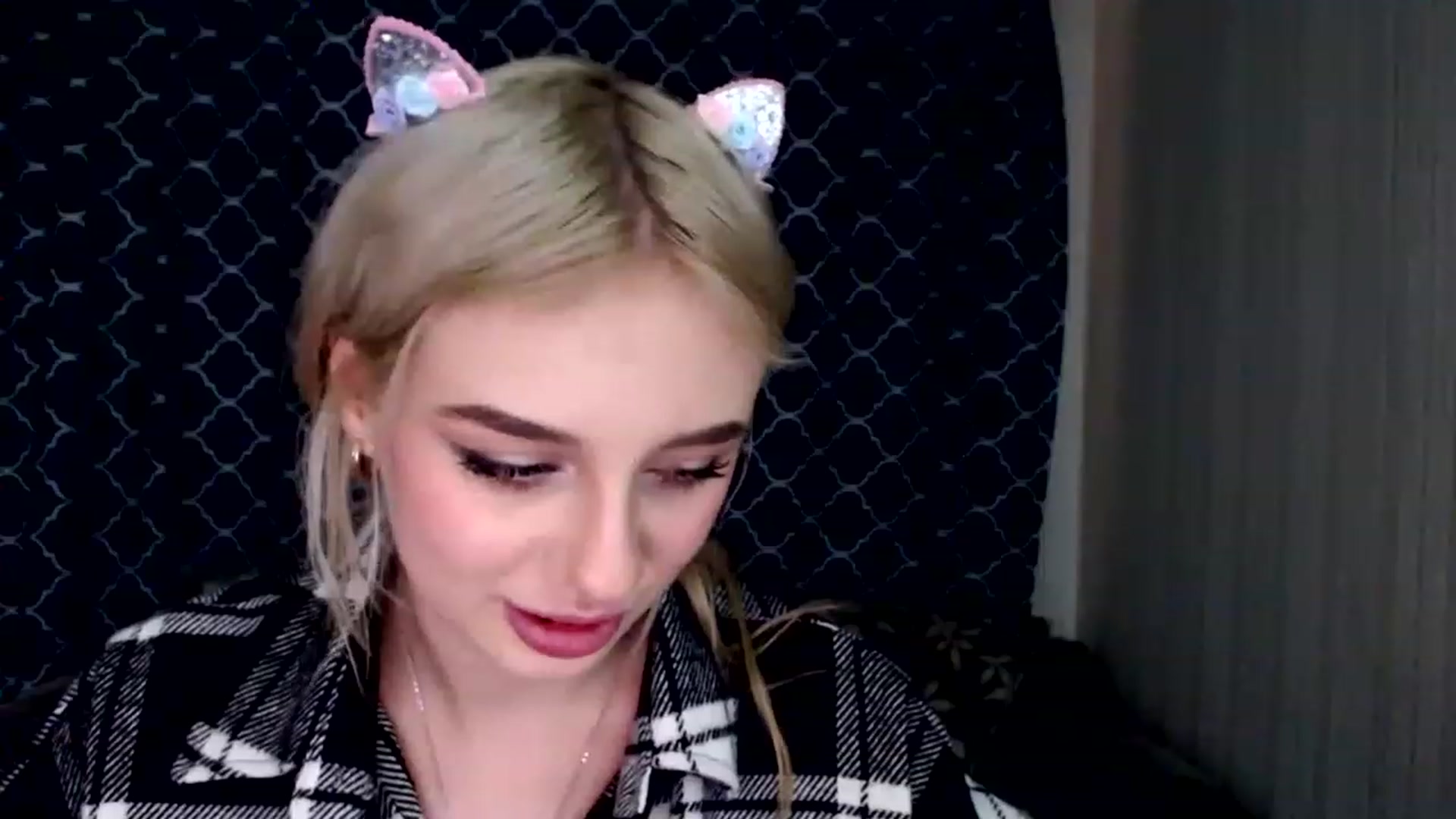 Gallery image thumbnail from Ririma_xo's myfreecams stream on, 12/03/2022, 11:24 image 16 of 20