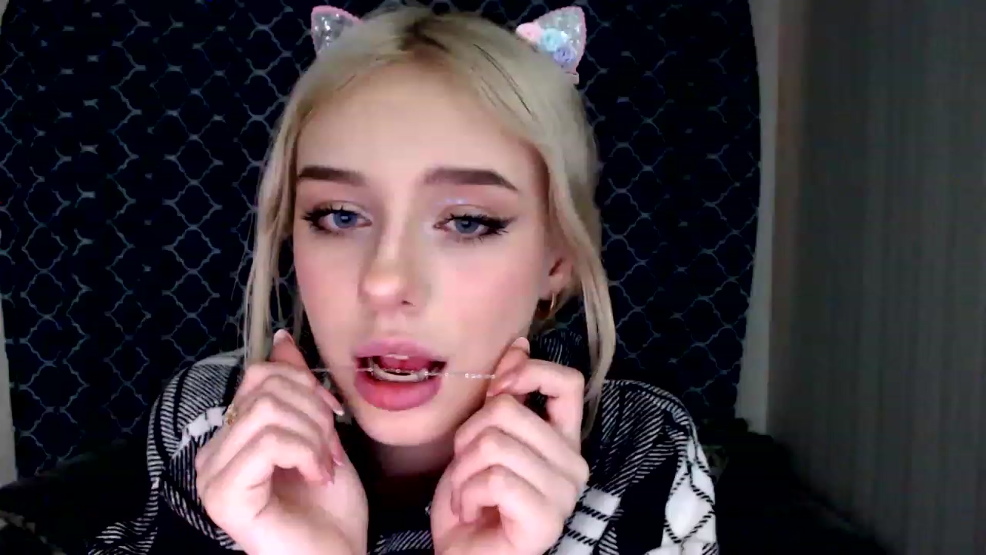 Gallery image thumbnail from Ririma_xo's myfreecams stream on, 12/03/2022, 11:24 image 11 of 20