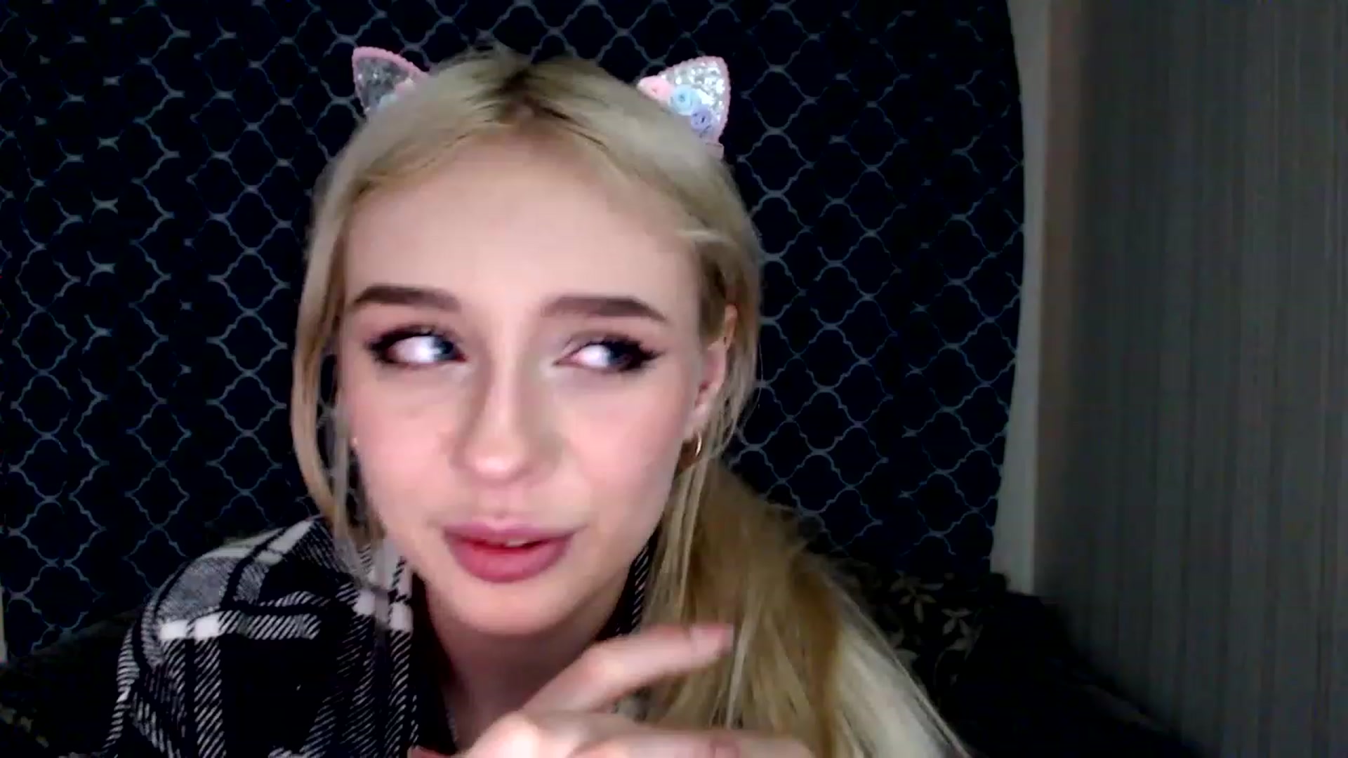 Gallery image thumbnail from Ririma_xo's myfreecams stream on, 12/03/2022, 11:24 image 12 of 20