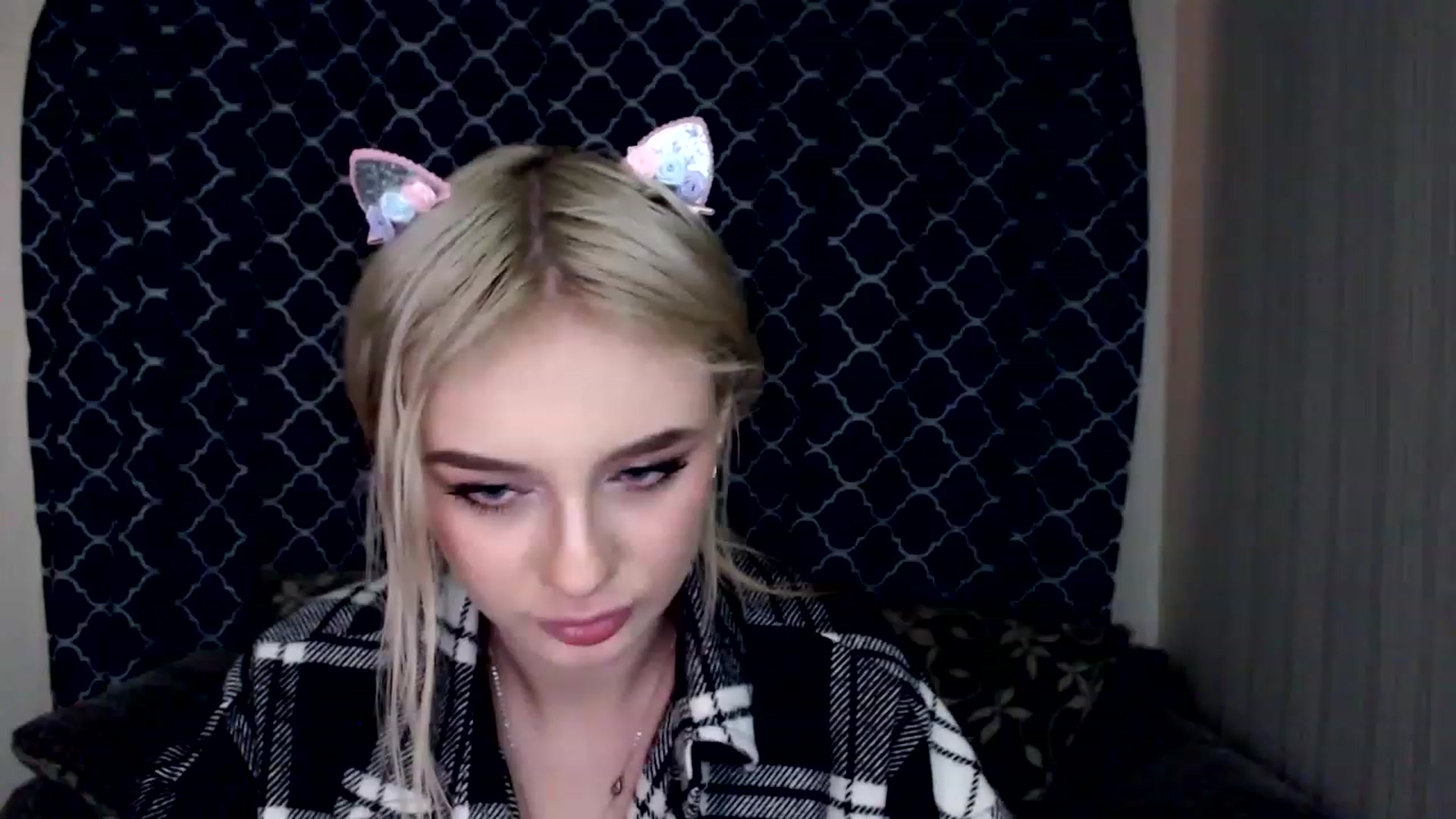 Gallery image thumbnail from Ririma_xo's myfreecams stream on, 12/03/2022, 11:24 image 6 of 20