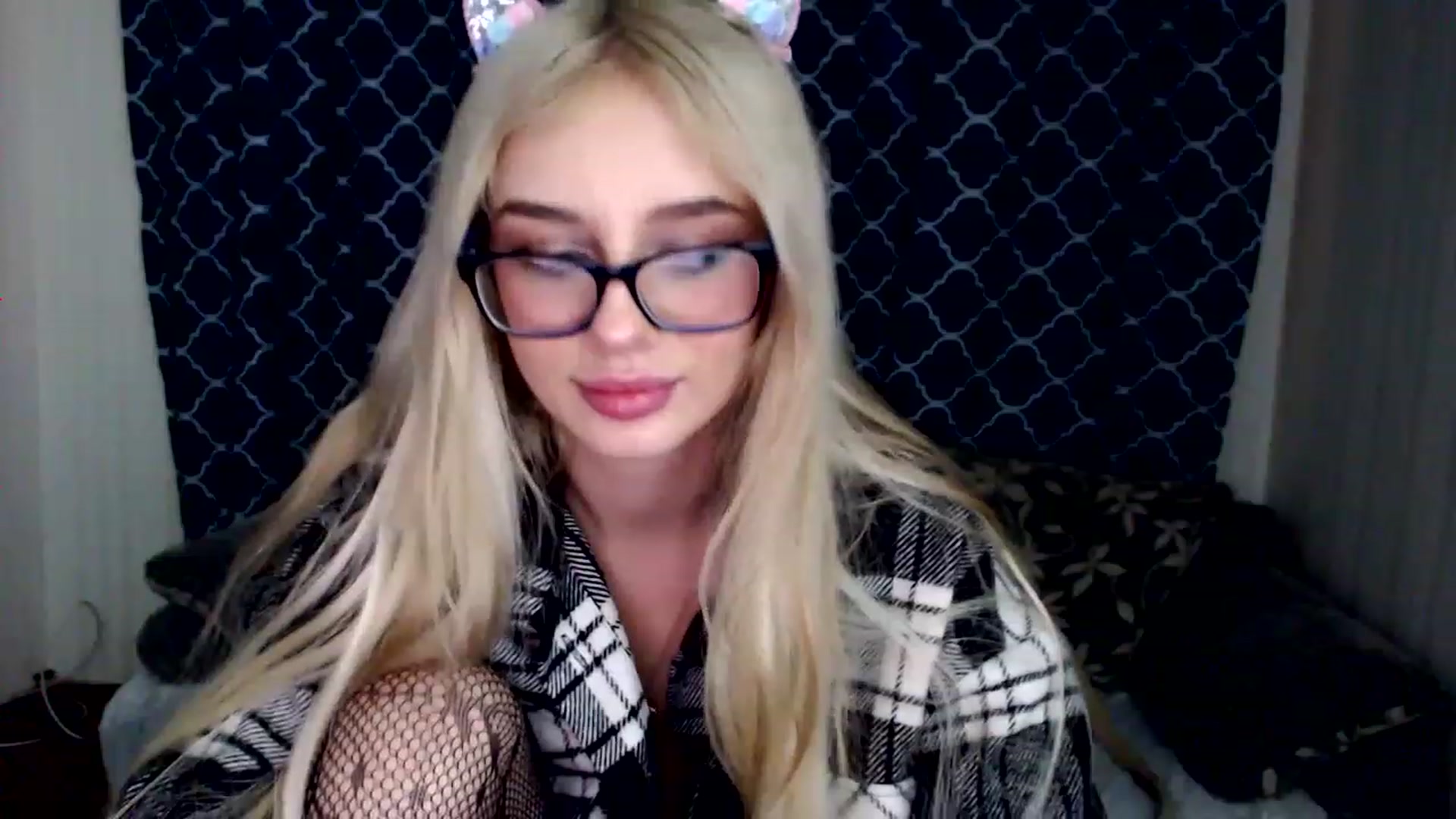 Gallery image thumbnail from Ririma_xo's myfreecams stream on, 12/03/2022, 12:59 image 3 of 20