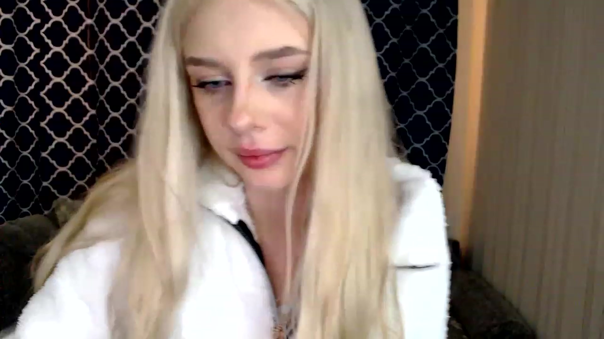 Gallery image thumbnail from Ririma_xo's myfreecams stream on, 12/06/2022, 08:16 image 17 of 20