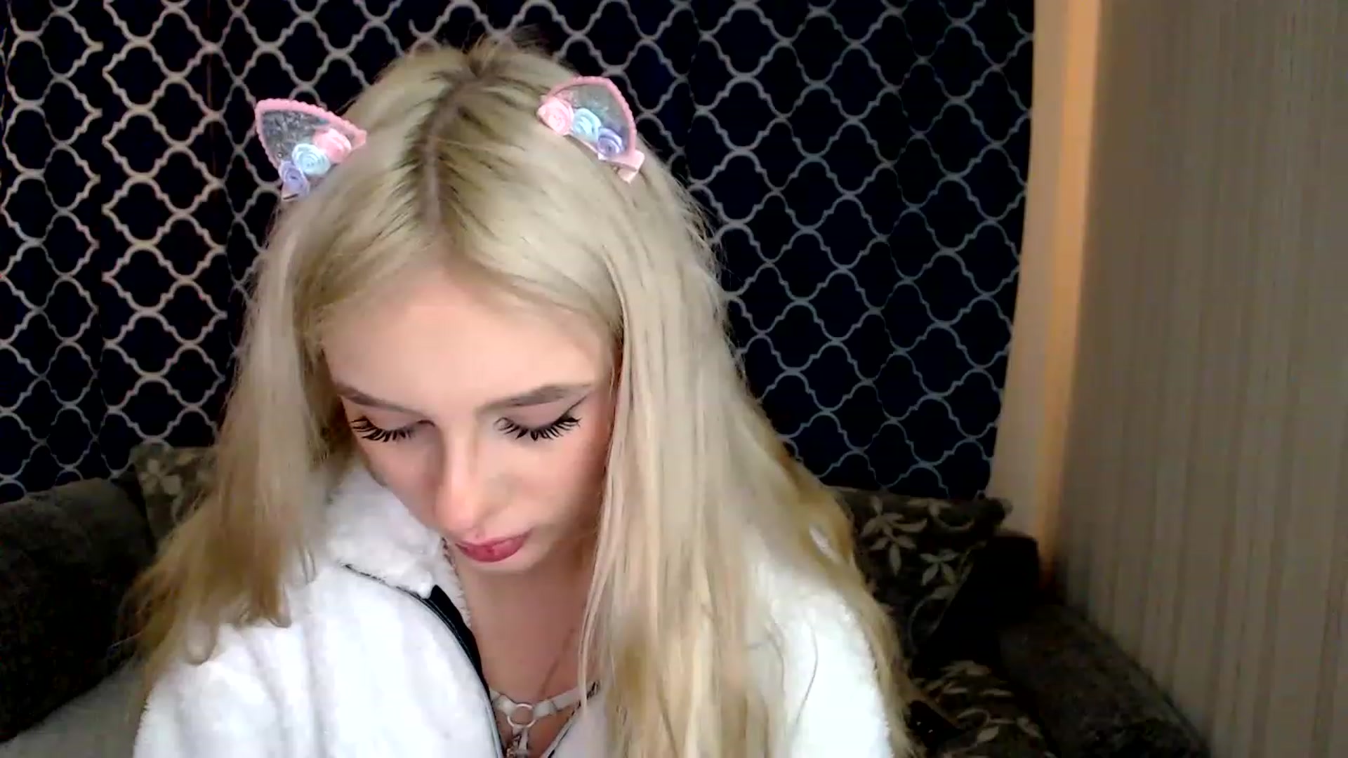 Gallery image thumbnail from Ririma_xo's myfreecams stream on, 12/06/2022, 08:16 image 11 of 20