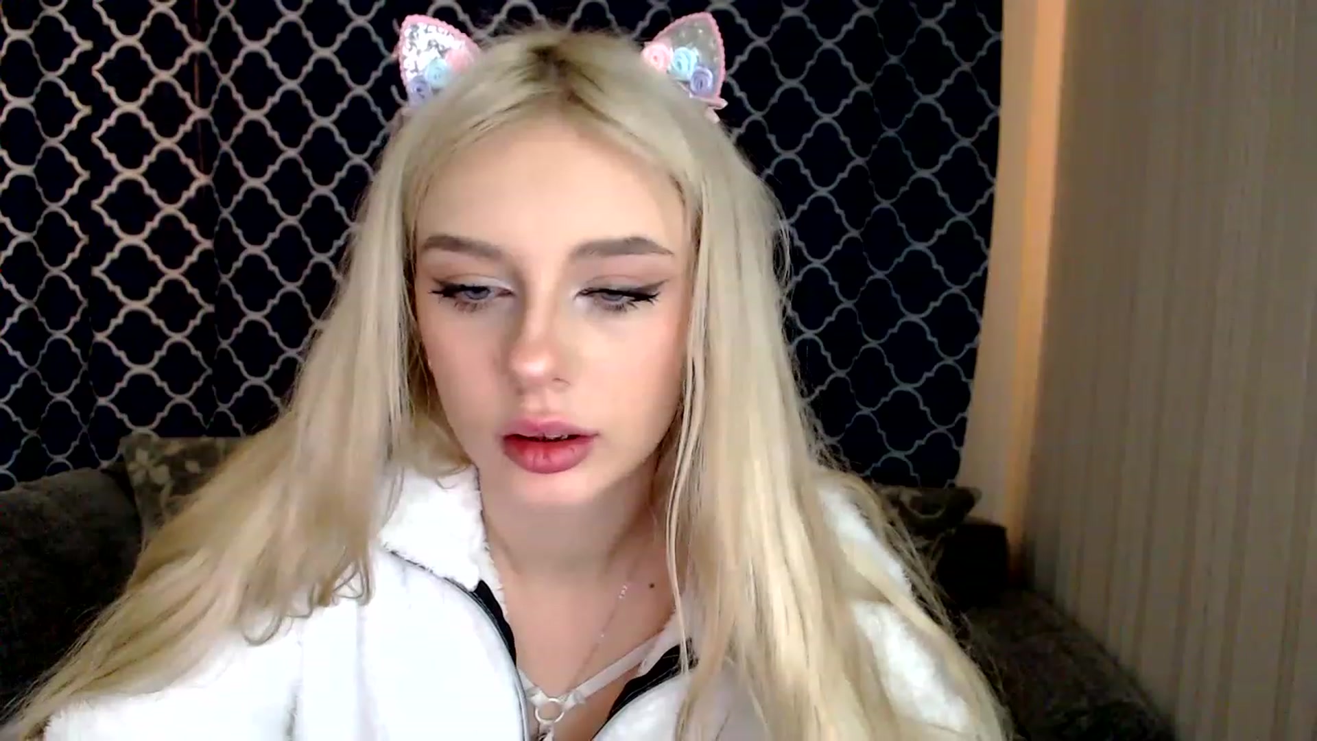 Gallery image thumbnail from Ririma_xo's myfreecams stream on, 12/06/2022, 08:16 image 15 of 20