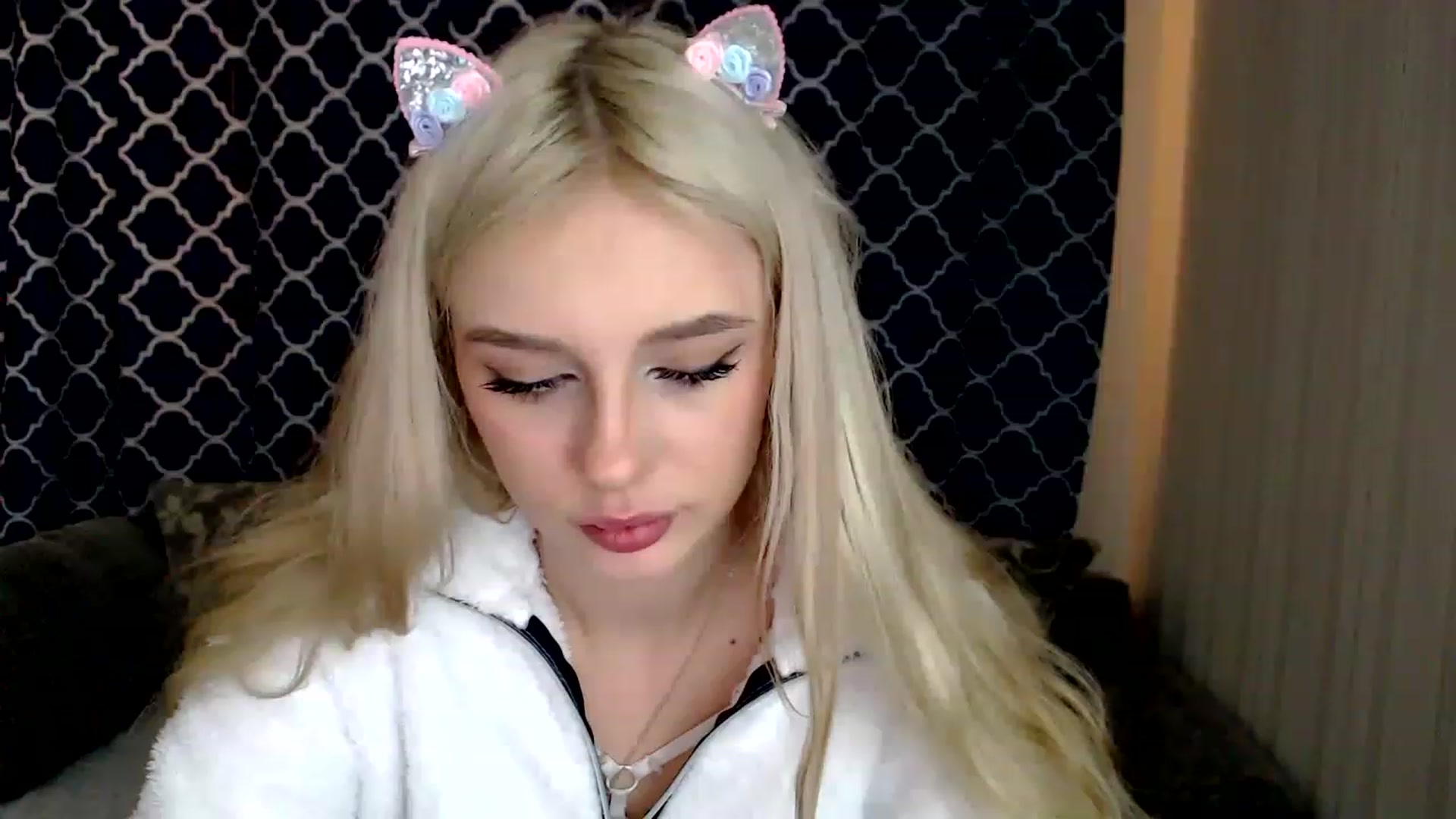 Gallery image thumbnail from Ririma_xo's myfreecams stream on, 12/06/2022, 08:16 image 9 of 20