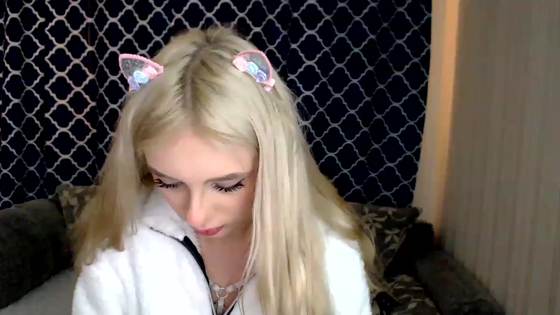 Gallery image thumbnail from Ririma_xo's myfreecams stream on, 12/06/2022, 08:16 image 10 of 20