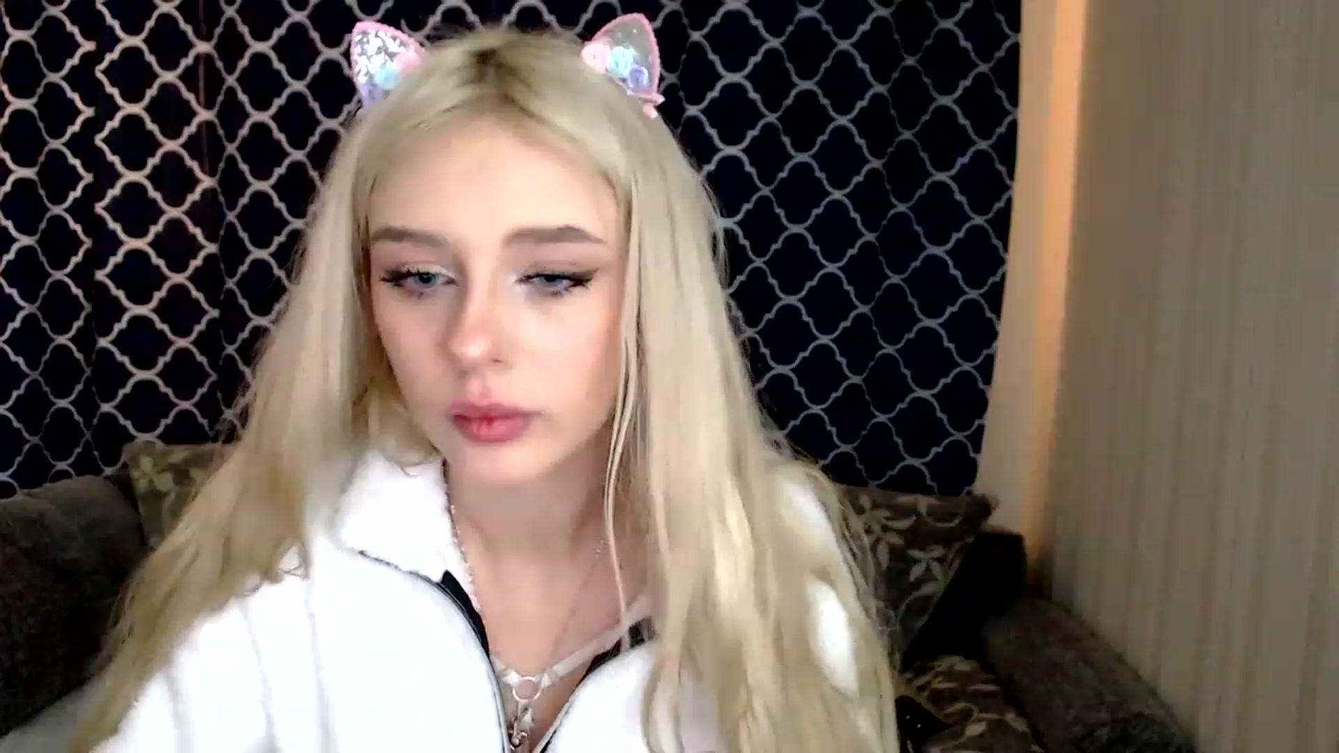 Gallery image thumbnail from Ririma_xo's myfreecams stream on, 12/06/2022, 08:16 image 14 of 20