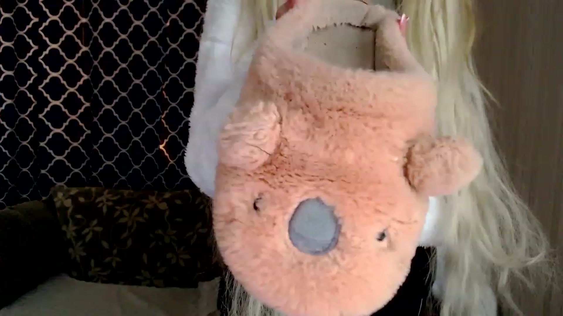 Gallery image thumbnail from Ririma_xo's myfreecams stream on, 12/06/2022, 08:16 image 16 of 20
