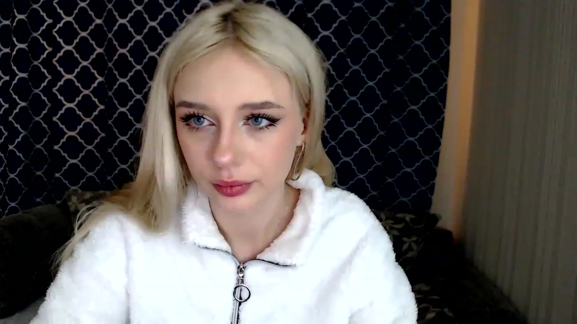 Gallery image thumbnail from Ririma_xo's myfreecams stream on, 12/06/2022, 08:16 image 2 of 20